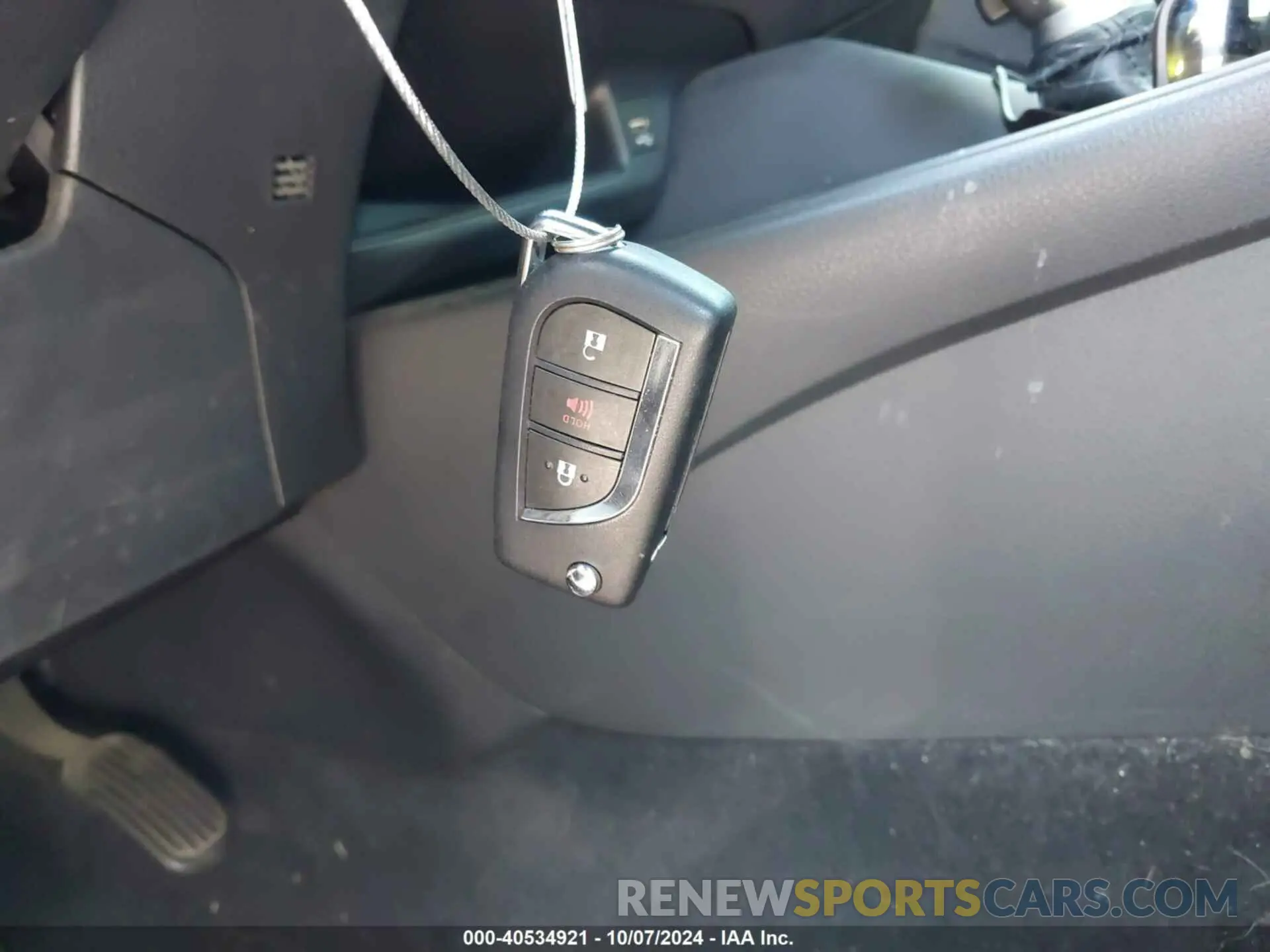 11 Photograph of a damaged car JTNKHMBX6L1070082 TOYOTA C-HR 2020