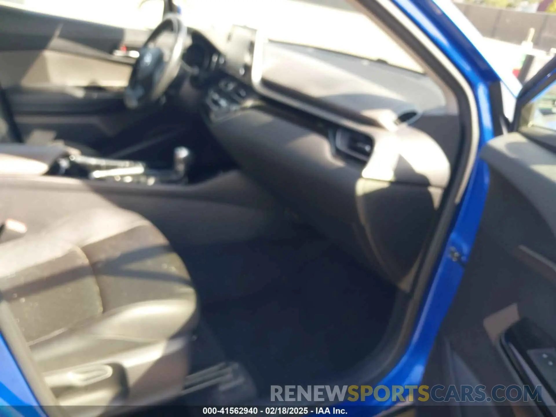 5 Photograph of a damaged car JTNKHMBX6L1082555 TOYOTA C-HR 2020