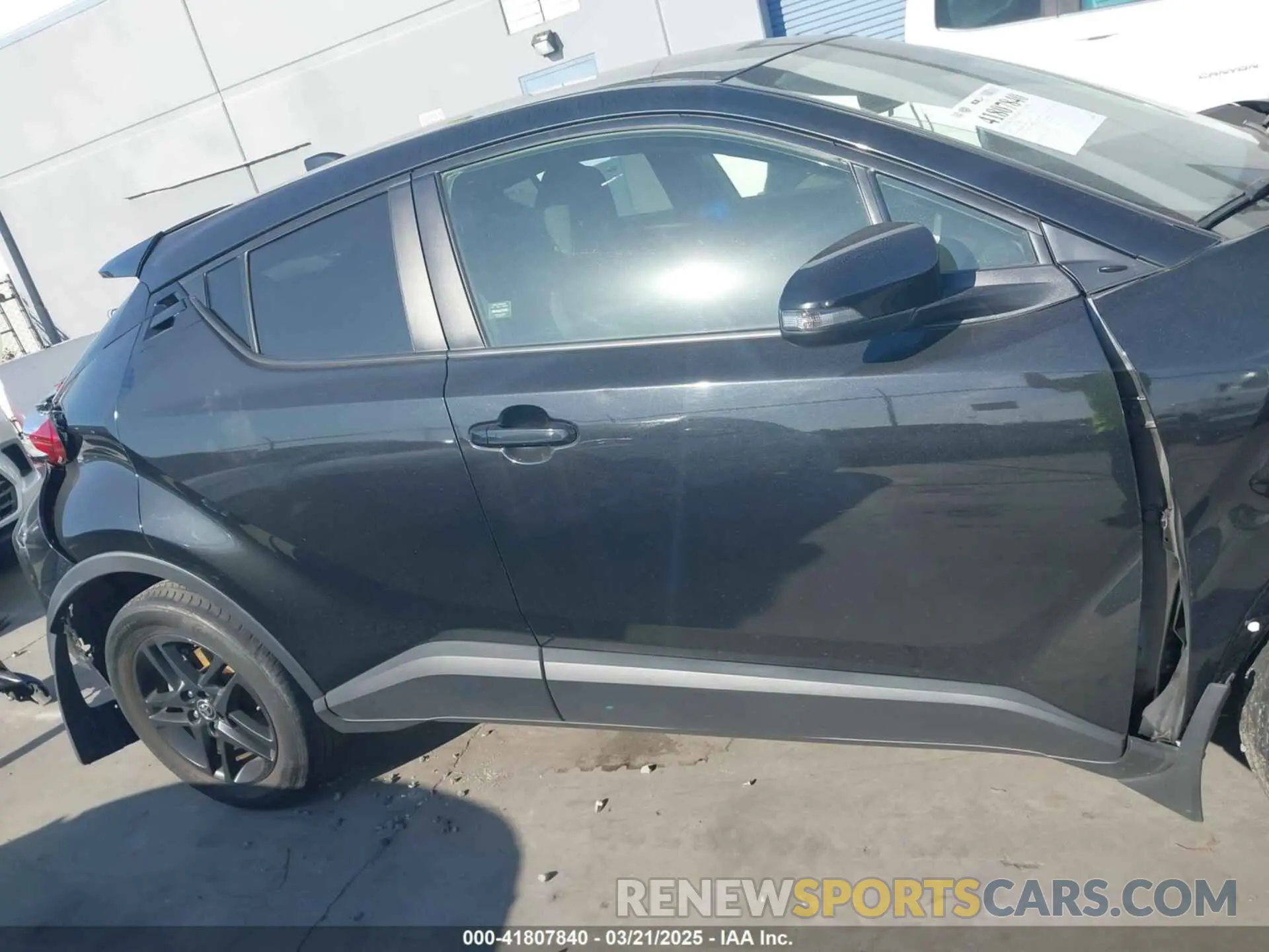 14 Photograph of a damaged car JTNKHMBX6L1084659 TOYOTA C-HR 2020