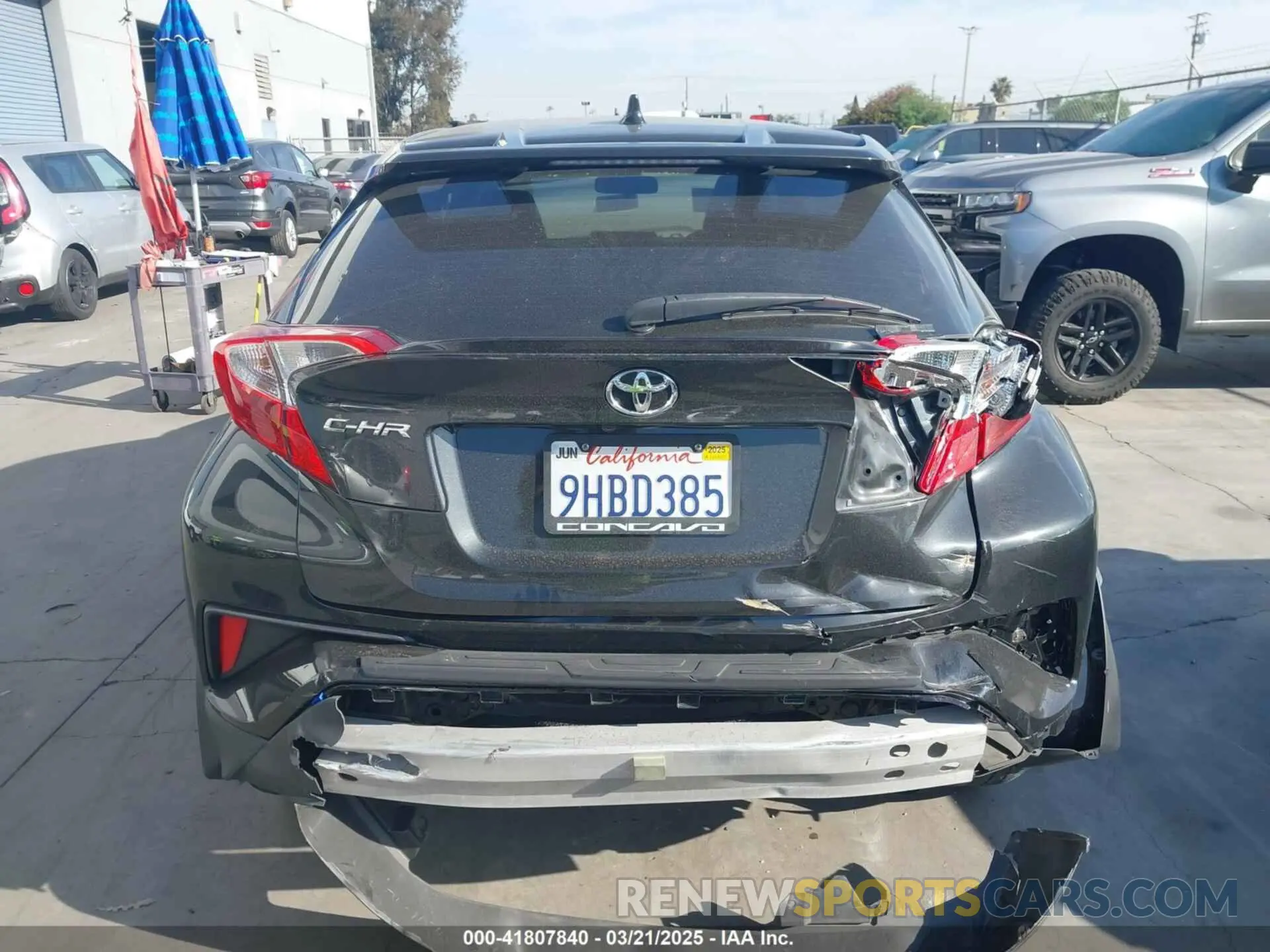 17 Photograph of a damaged car JTNKHMBX6L1084659 TOYOTA C-HR 2020