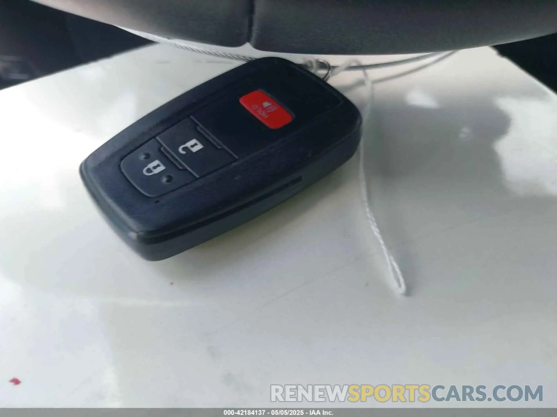 11 Photograph of a damaged car JTNKHMBX6L1090381 TOYOTA C-HR 2020