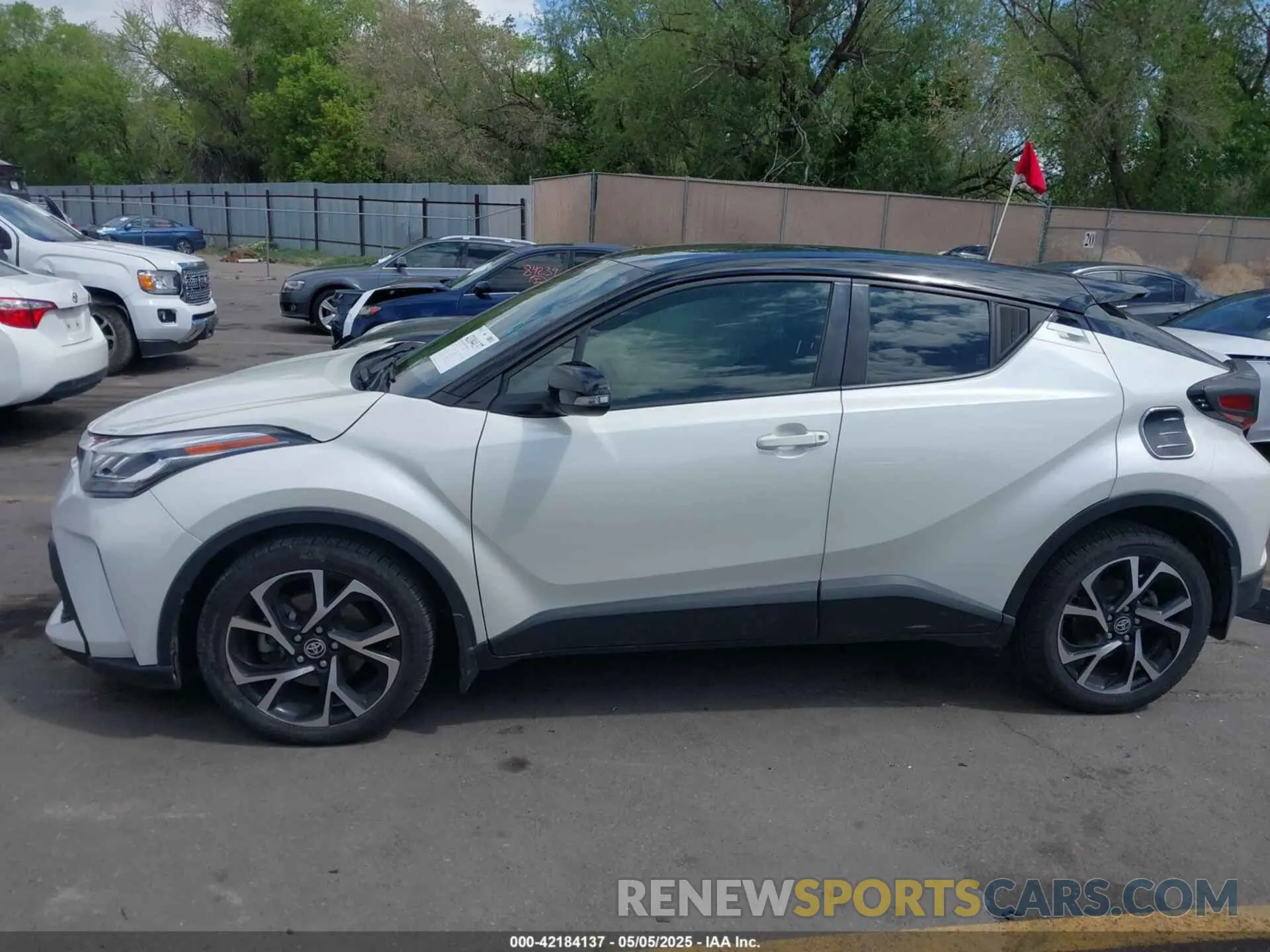 14 Photograph of a damaged car JTNKHMBX6L1090381 TOYOTA C-HR 2020