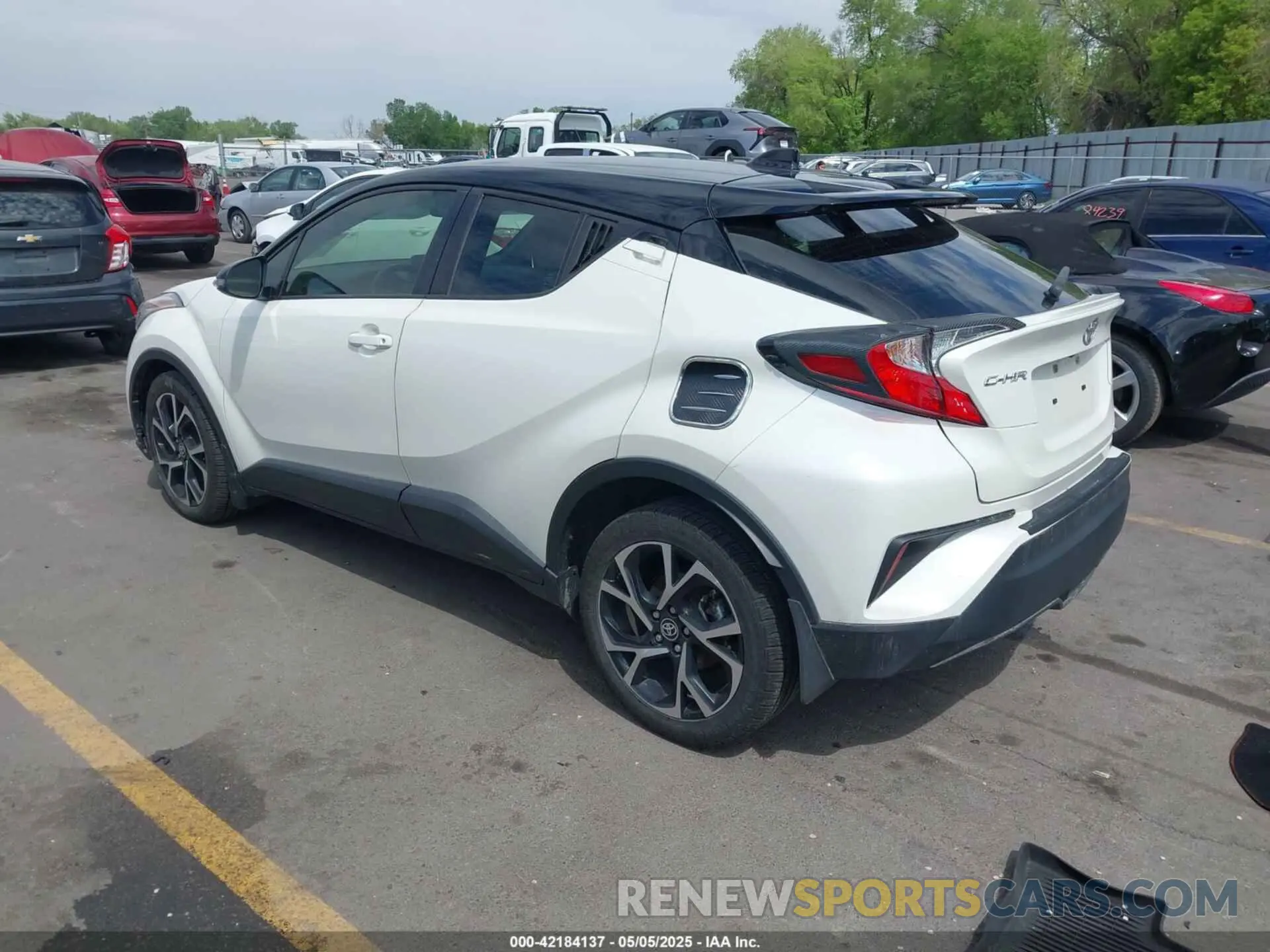 3 Photograph of a damaged car JTNKHMBX6L1090381 TOYOTA C-HR 2020