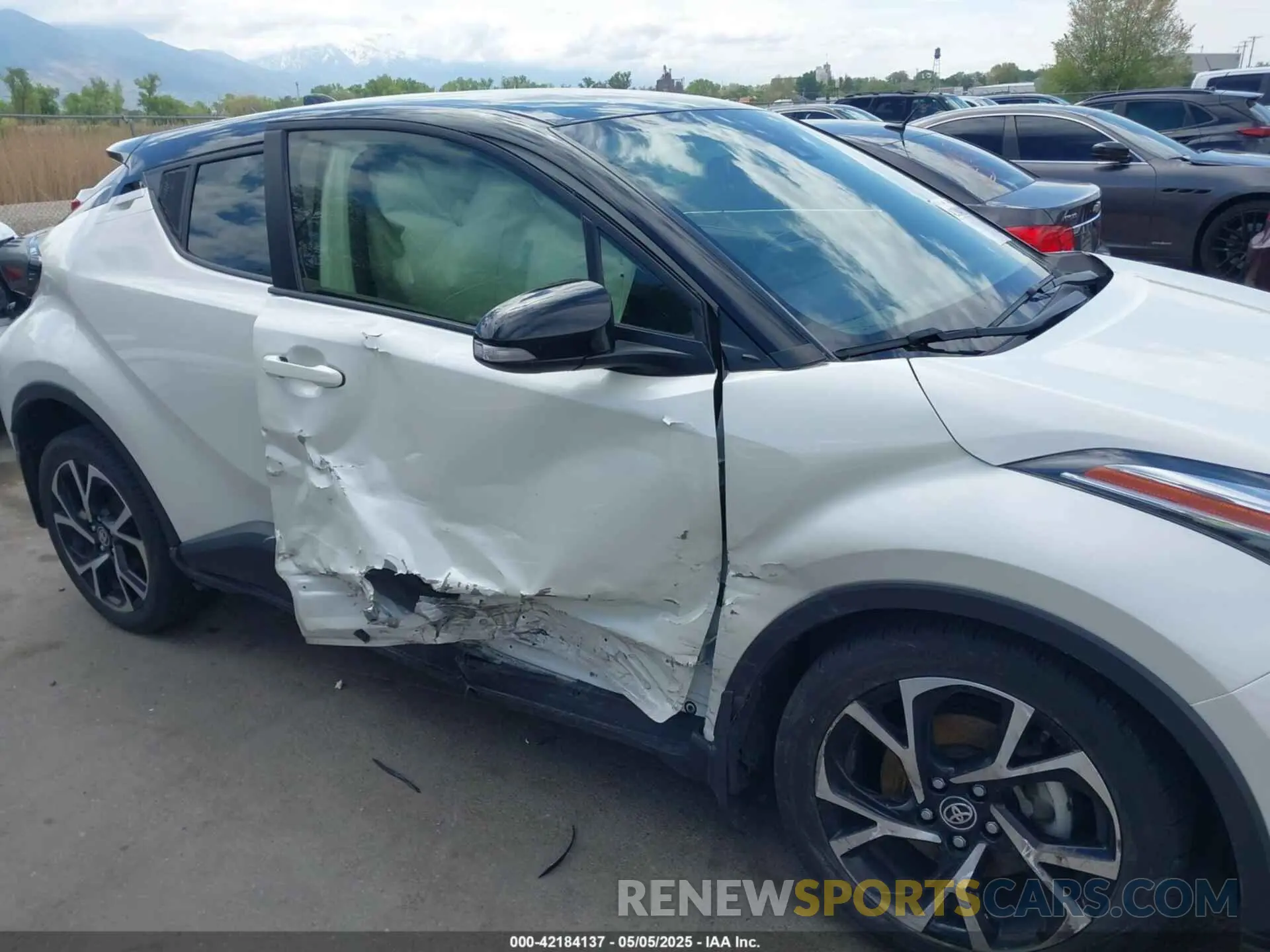 6 Photograph of a damaged car JTNKHMBX6L1090381 TOYOTA C-HR 2020
