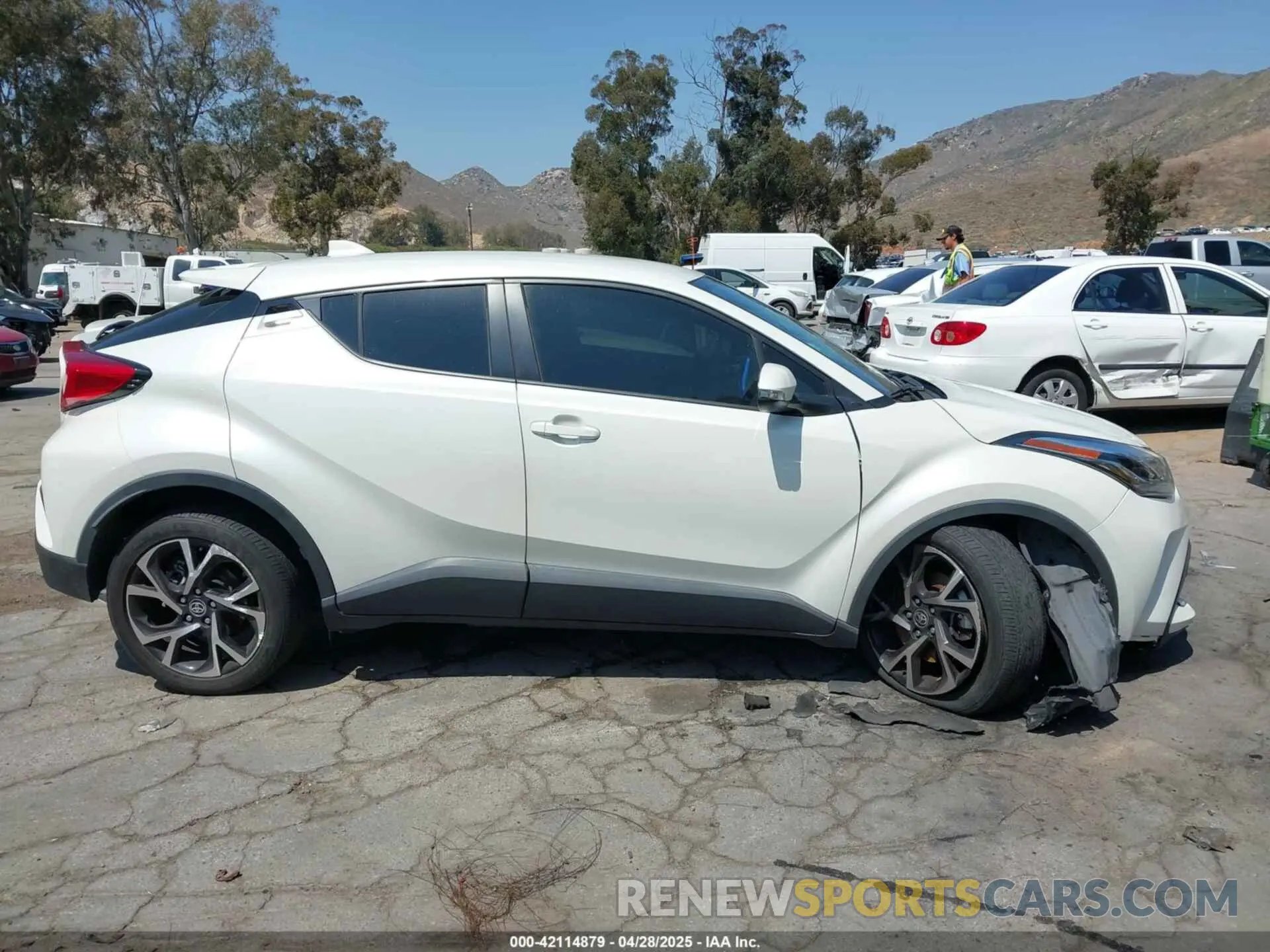13 Фотография поврежденного автомобиля JTNKHMBX7L1065618 TOYOTA C-HR 2020