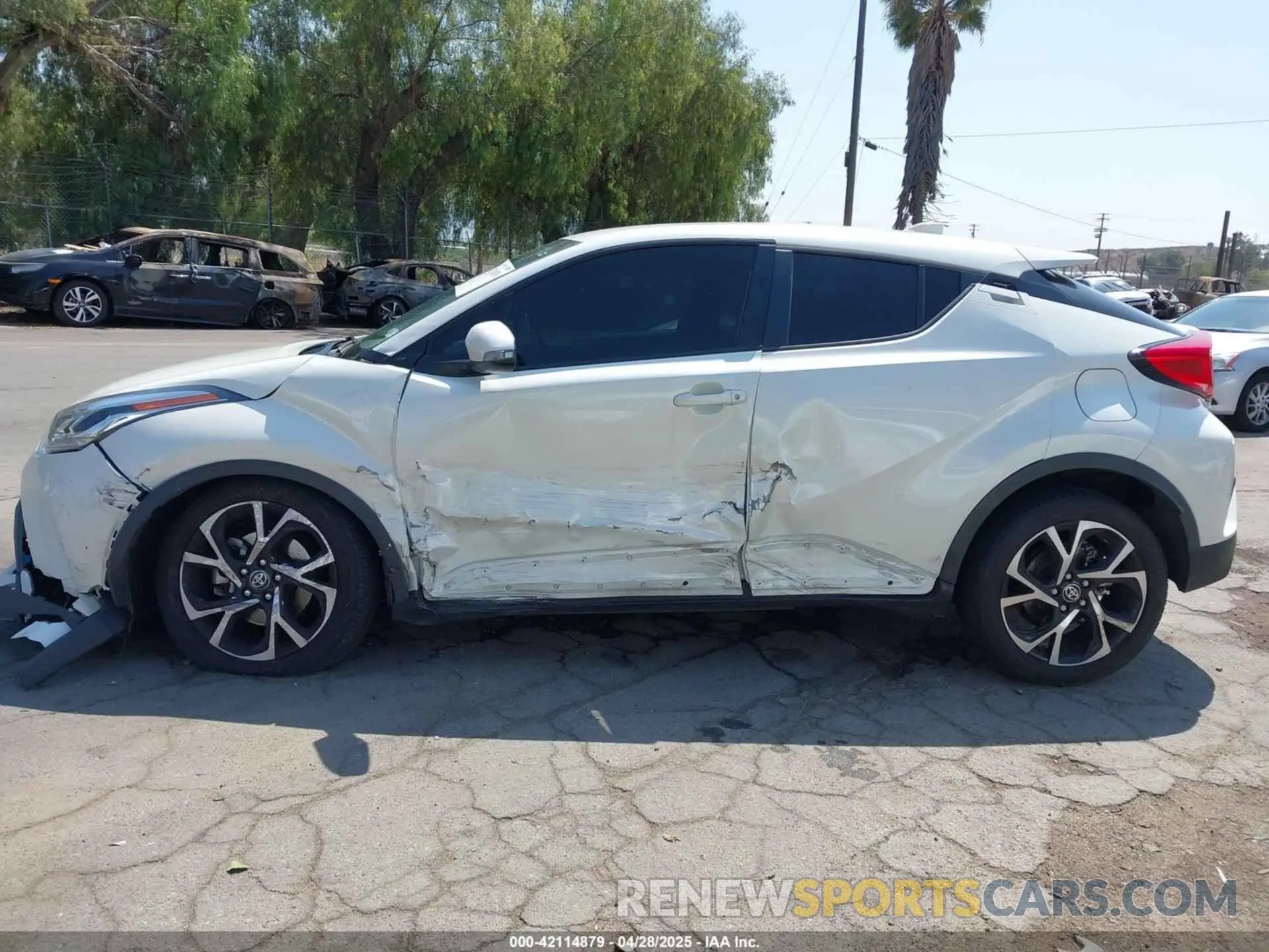 14 Фотография поврежденного автомобиля JTNKHMBX7L1065618 TOYOTA C-HR 2020