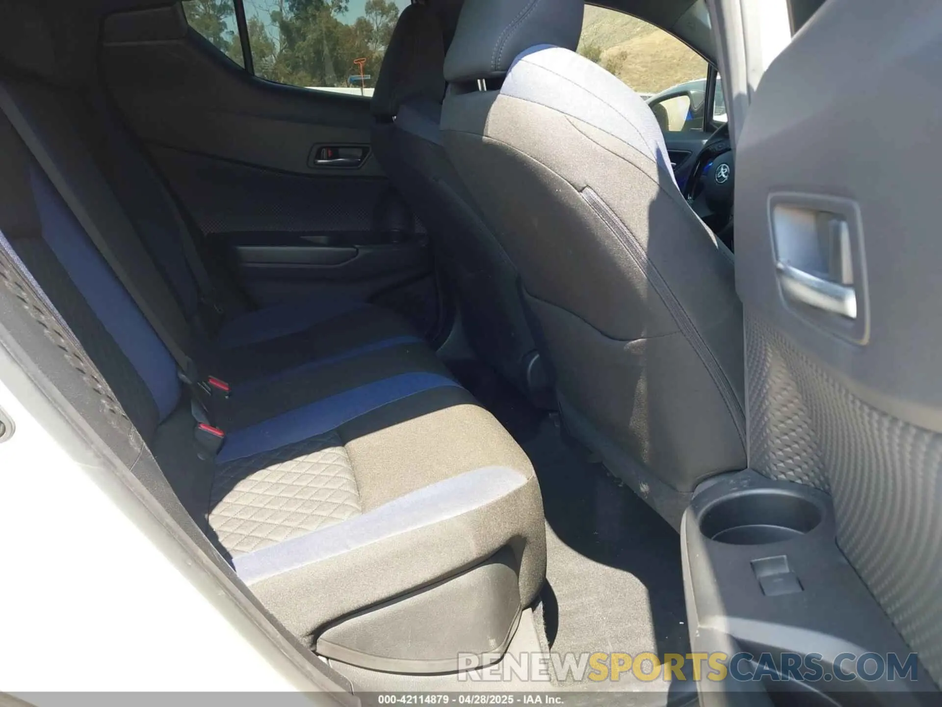 8 Фотография поврежденного автомобиля JTNKHMBX7L1065618 TOYOTA C-HR 2020