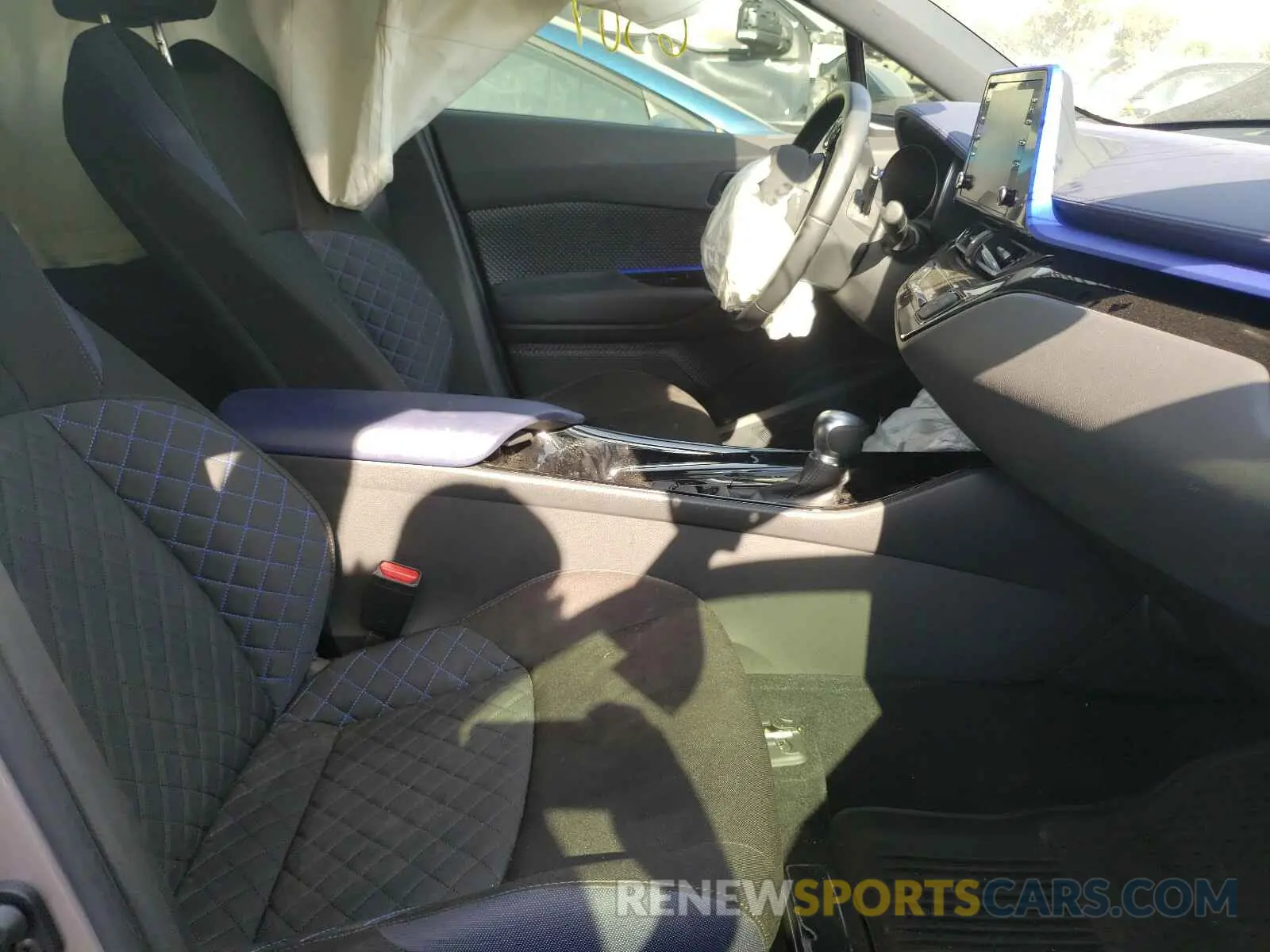 5 Photograph of a damaged car JTNKHMBX7L1088350 TOYOTA C-HR 2020