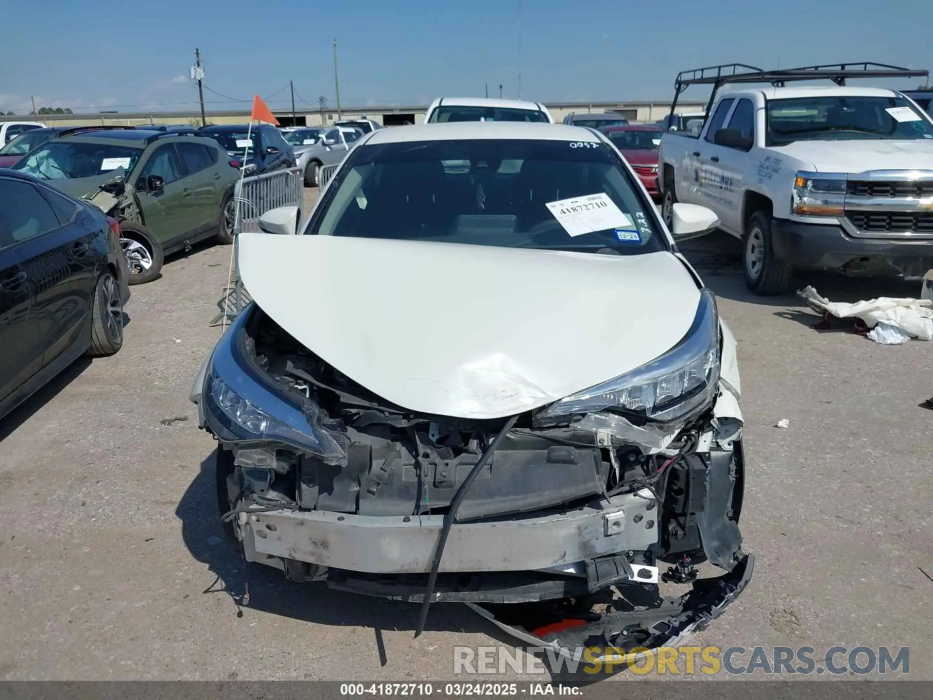 12 Фотография поврежденного автомобиля JTNKHMBX8L1070052 TOYOTA C-HR 2020