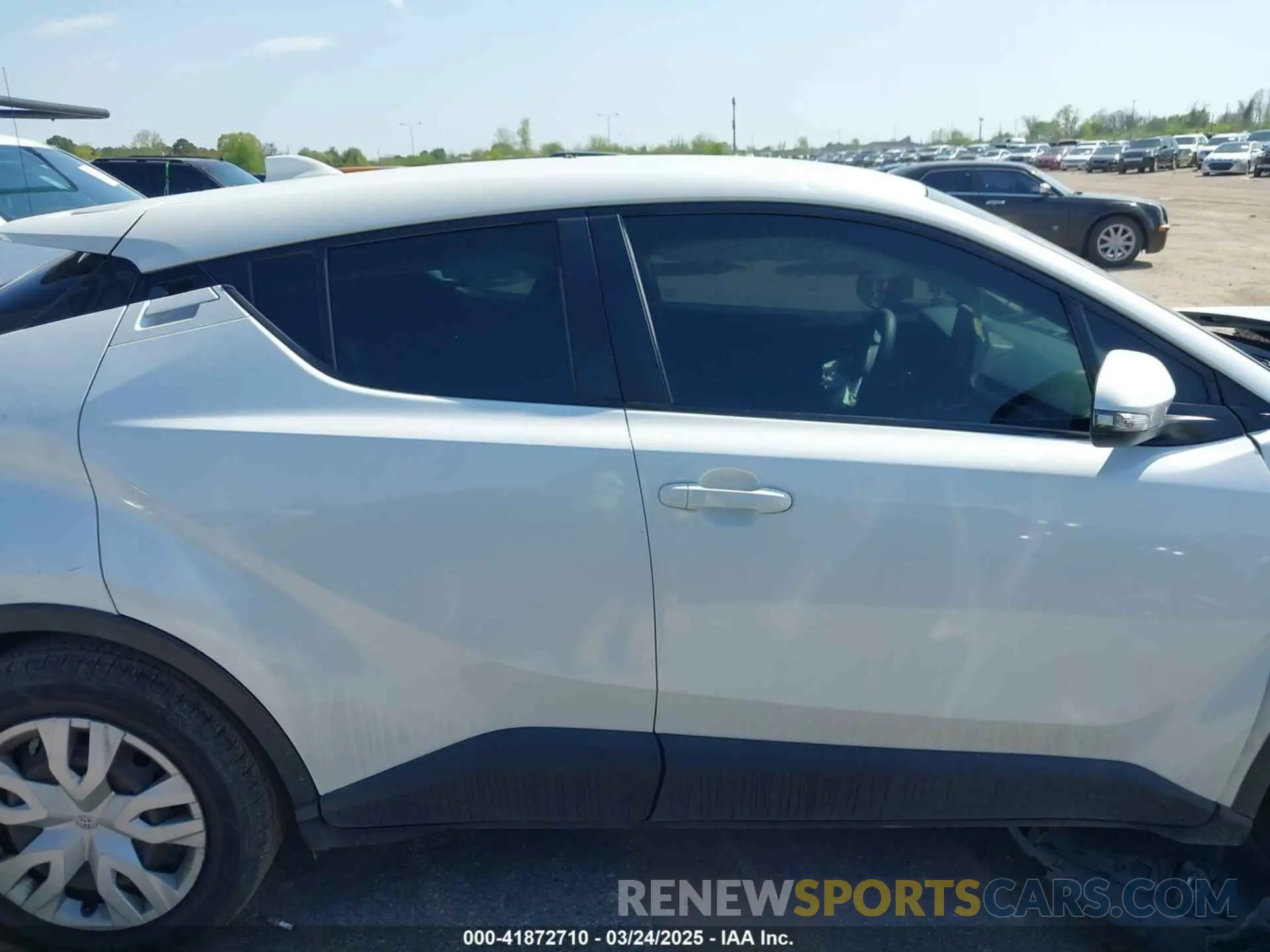 13 Фотография поврежденного автомобиля JTNKHMBX8L1070052 TOYOTA C-HR 2020