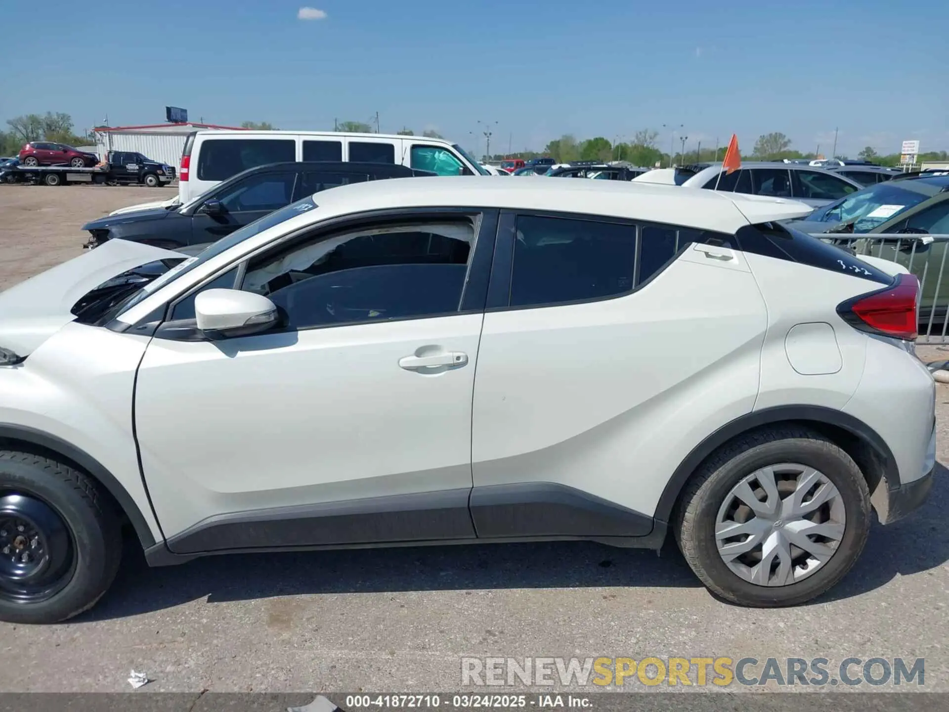 14 Фотография поврежденного автомобиля JTNKHMBX8L1070052 TOYOTA C-HR 2020