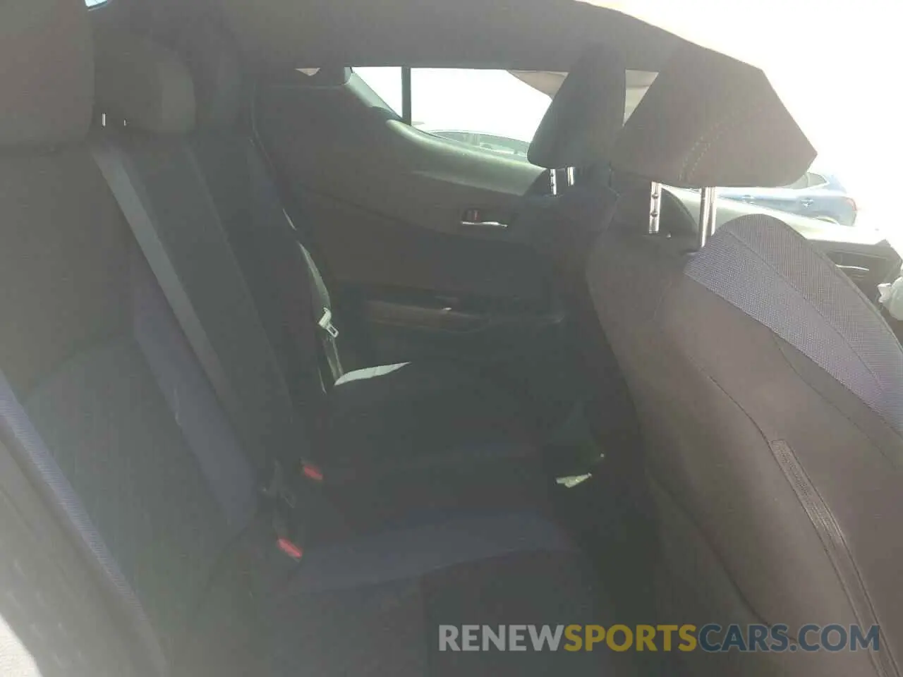 10 Photograph of a damaged car JTNKHMBX8L1072898 TOYOTA C-HR 2020