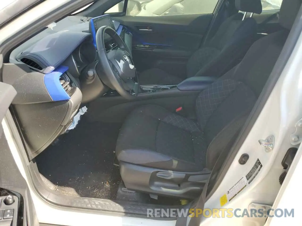 7 Photograph of a damaged car JTNKHMBX9L1080010 TOYOTA C-HR 2020