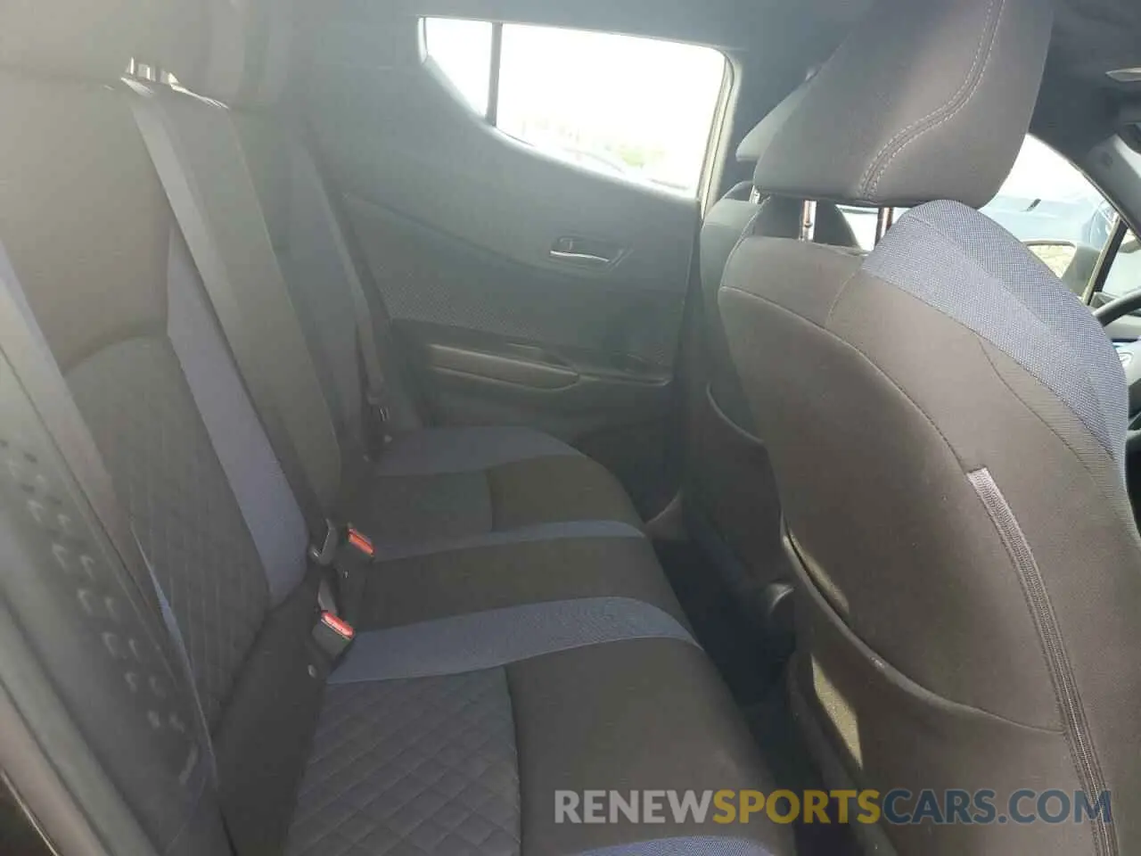 11 Photograph of a damaged car JTNKHMBX9L1092755 TOYOTA C-HR 2020