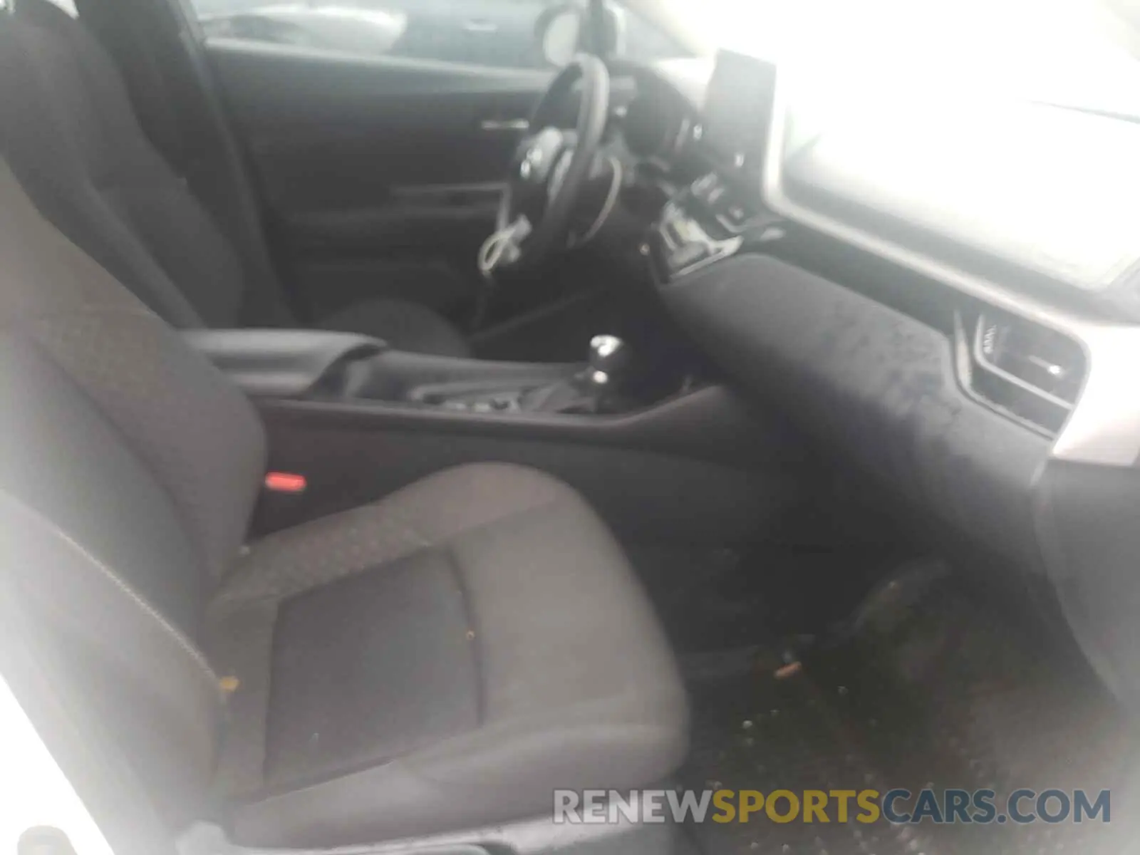 5 Photograph of a damaged car NMTKHMBX1LR105178 TOYOTA C-HR 2020