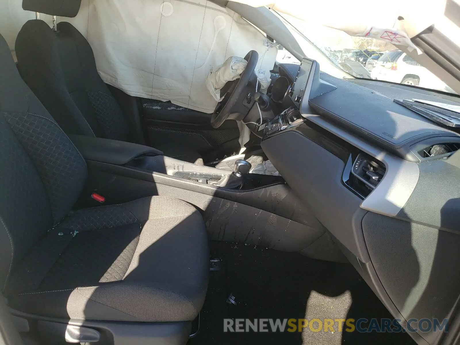 5 Photograph of a damaged car NMTKHMBX2LR114097 TOYOTA C-HR 2020