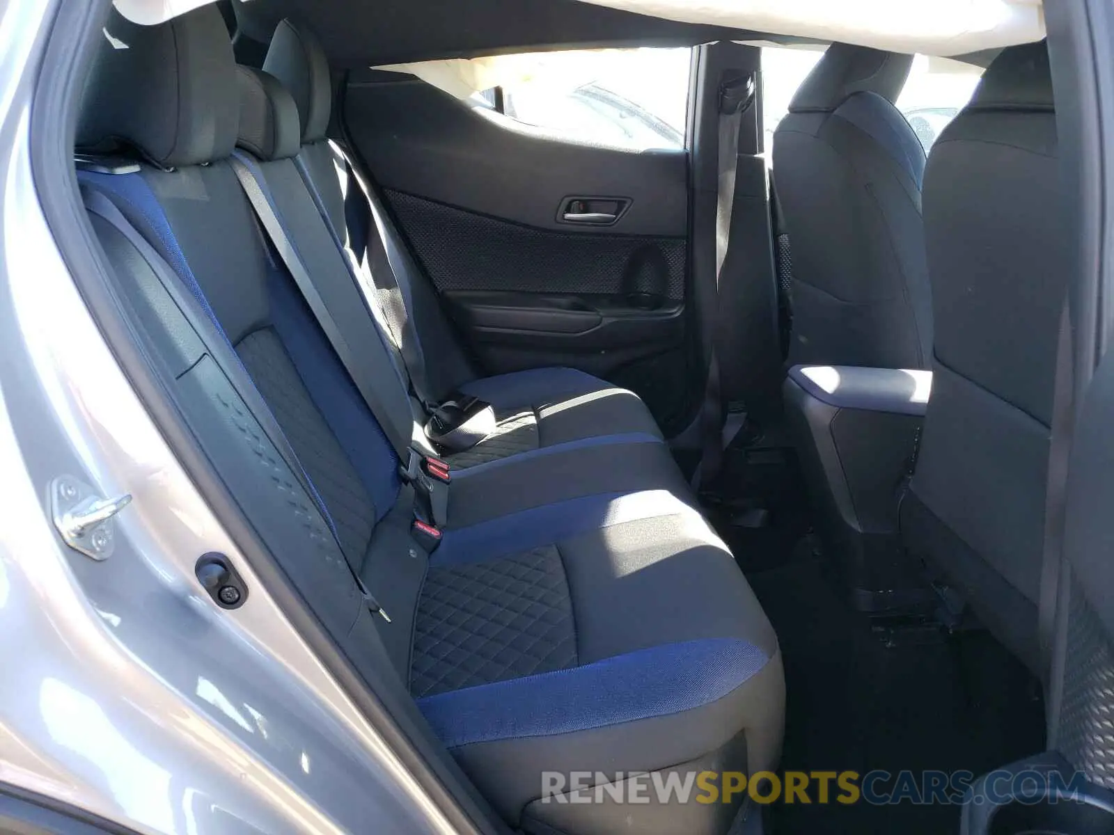 6 Photograph of a damaged car NMTKHMBX3LR111421 TOYOTA C-HR 2020