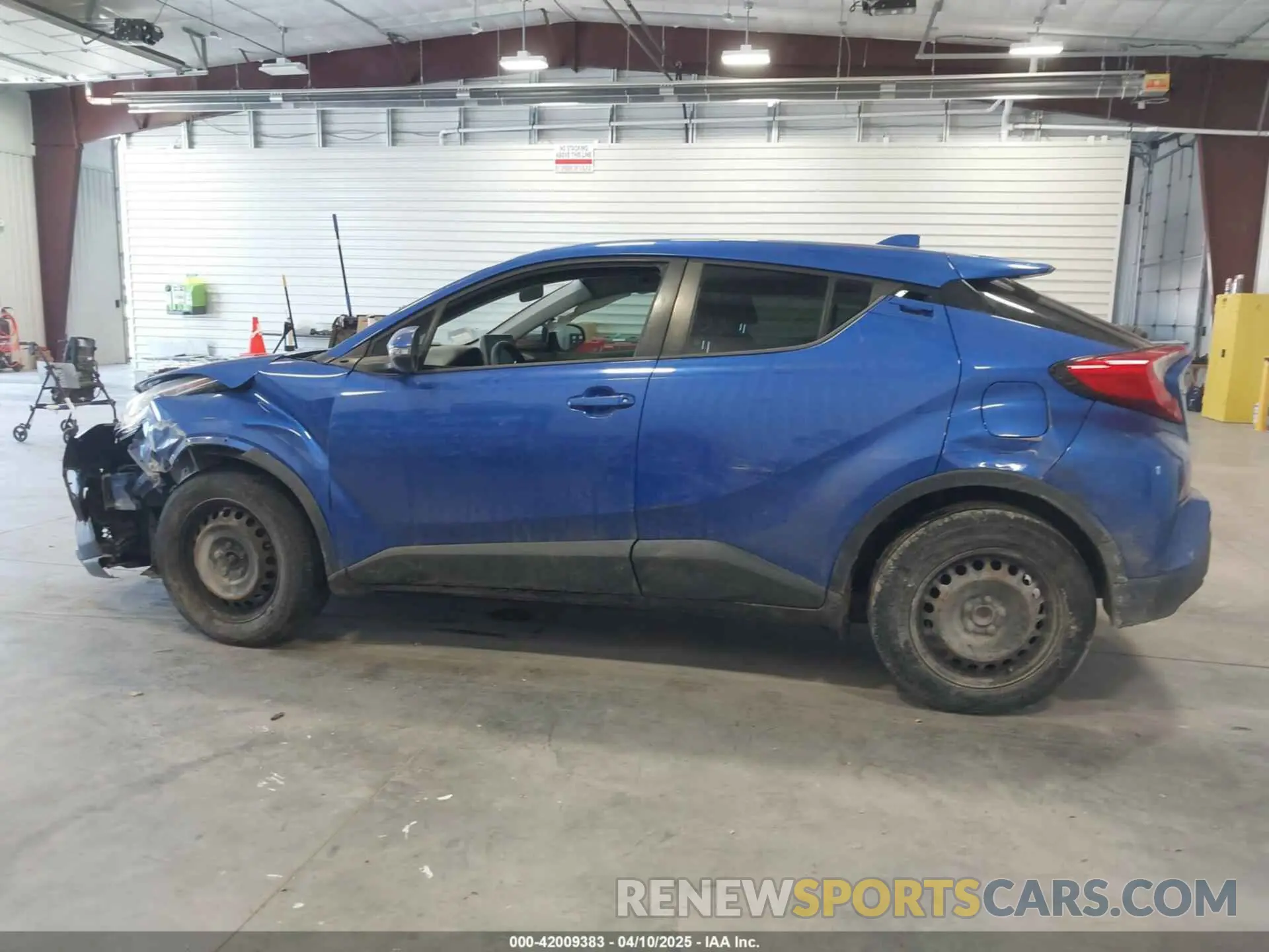 14 Photograph of a damaged car NMTKHMBX5LR103904 TOYOTA C-HR 2020