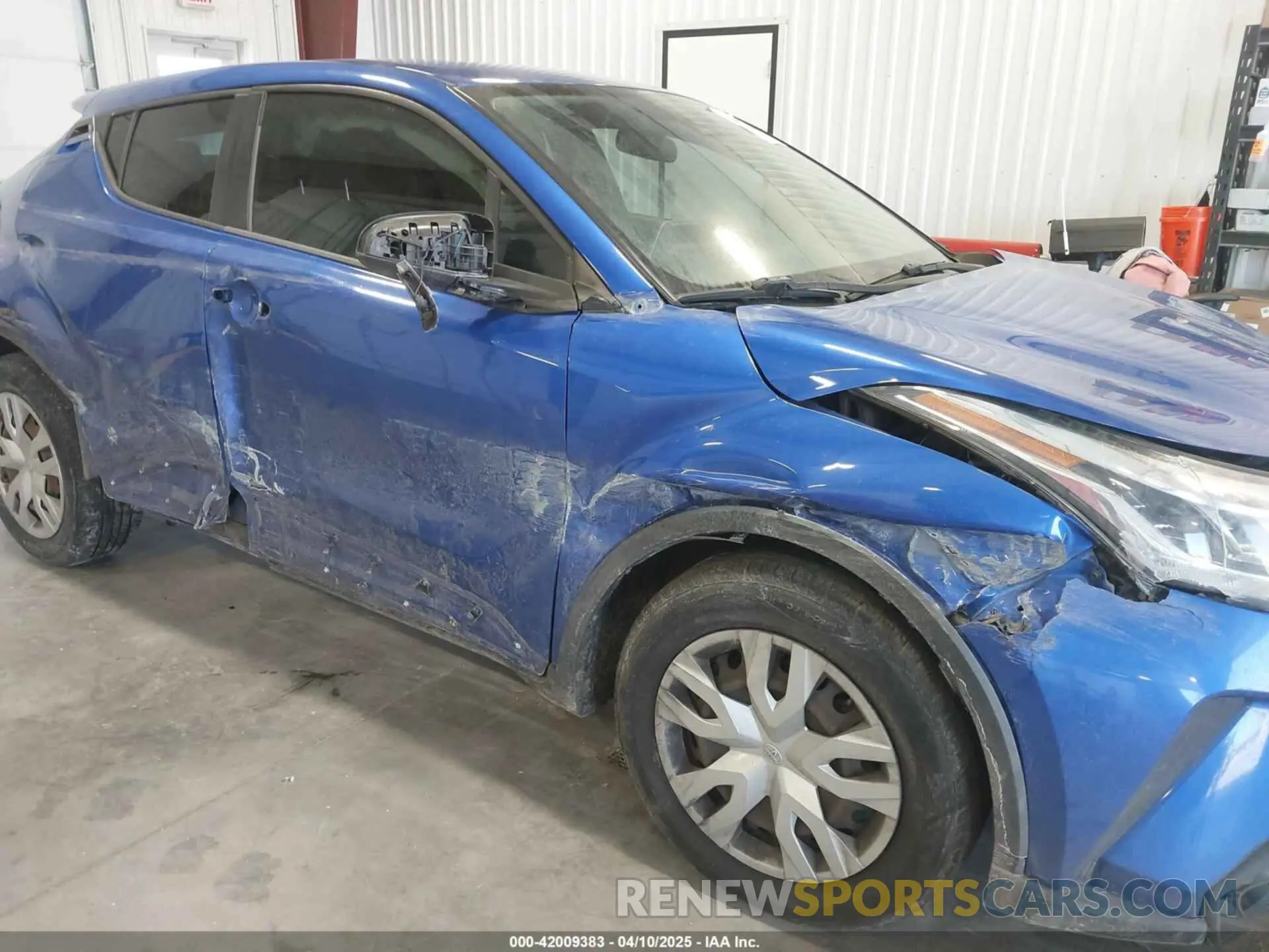17 Photograph of a damaged car NMTKHMBX5LR103904 TOYOTA C-HR 2020