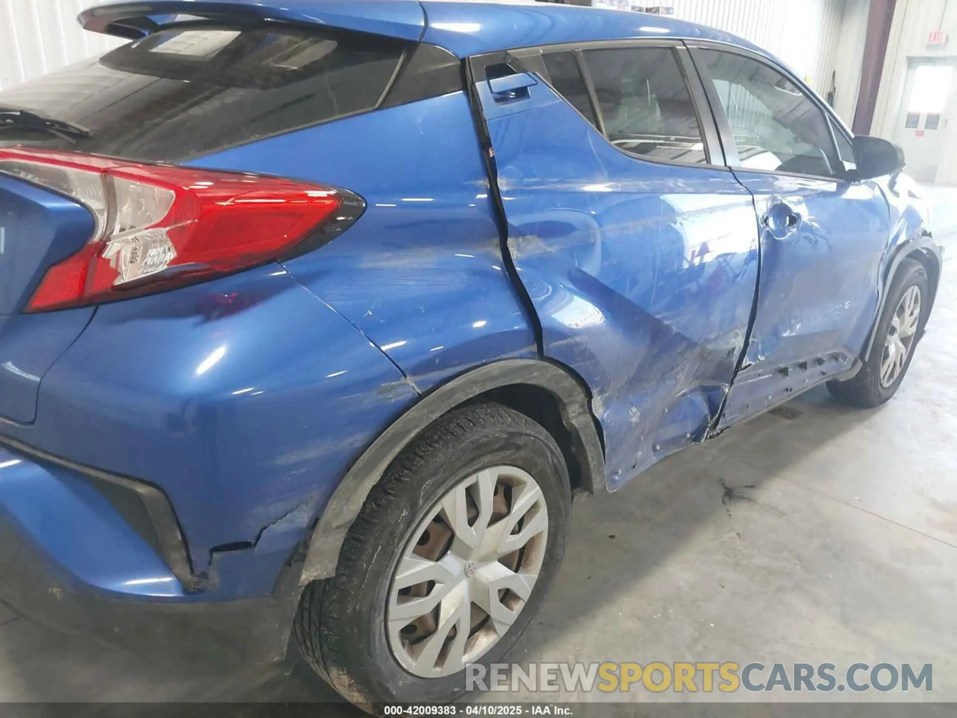 18 Photograph of a damaged car NMTKHMBX5LR103904 TOYOTA C-HR 2020