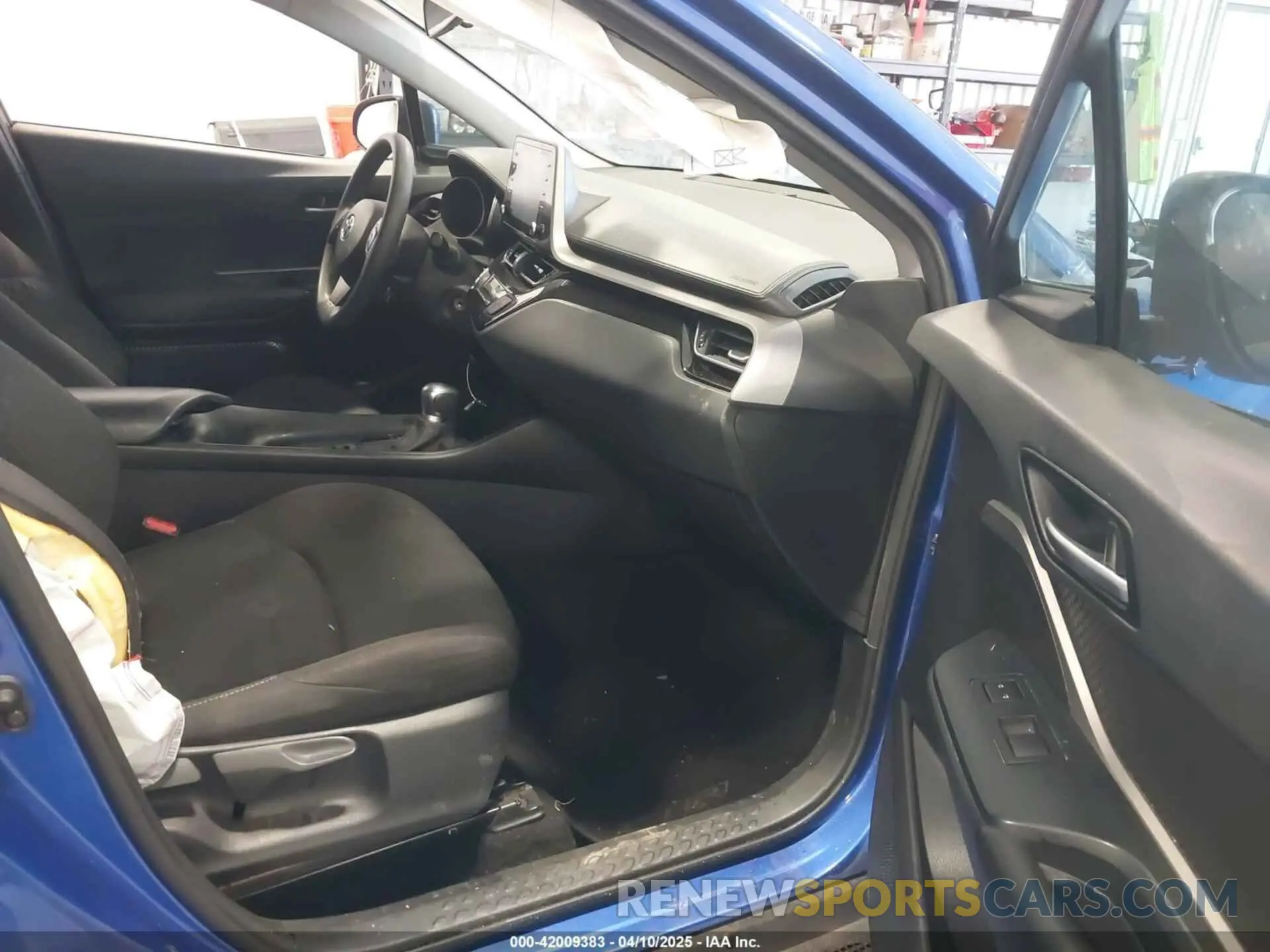 5 Photograph of a damaged car NMTKHMBX5LR103904 TOYOTA C-HR 2020
