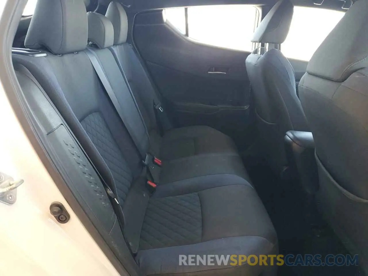 11 Фотография поврежденного автомобиля NMTKHMBX6LR103930 TOYOTA C-HR 2020