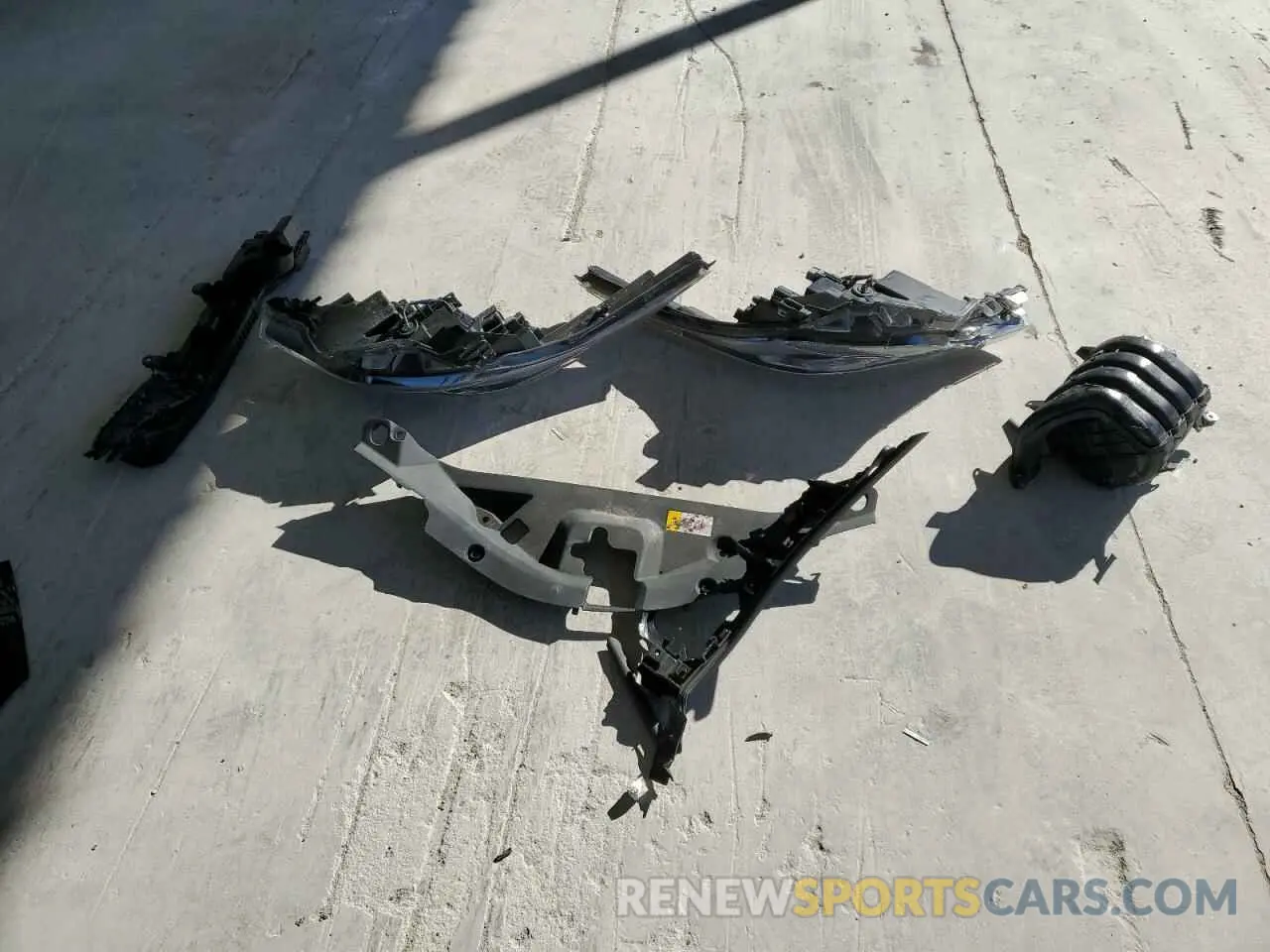13 Фотография поврежденного автомобиля NMTKHMBX6LR103930 TOYOTA C-HR 2020