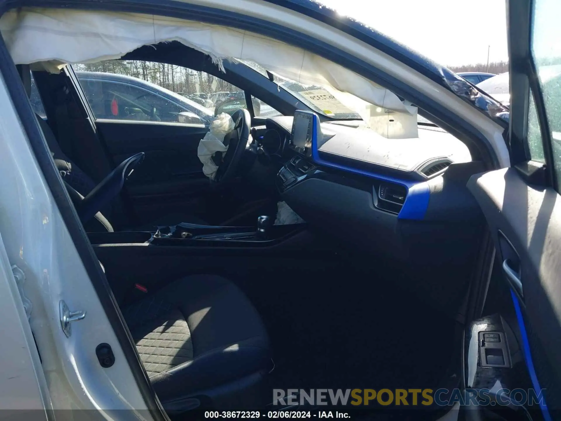 5 Photograph of a damaged car NMTKHMBX7LR112233 TOYOTA C-HR 2020