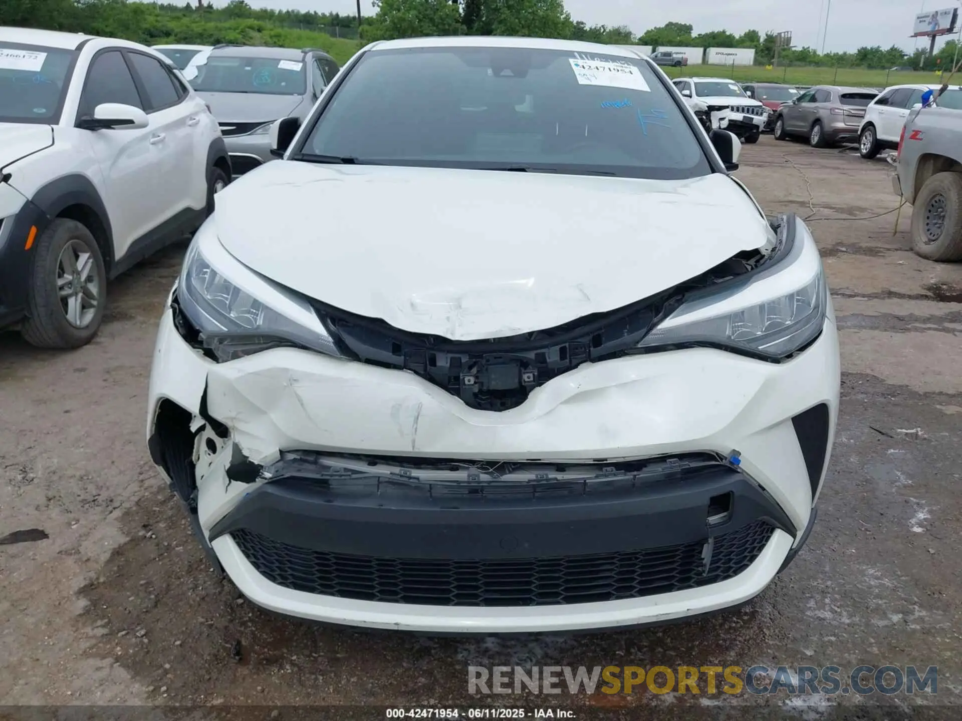 12 Photograph of a damaged car NMTKHMBX7LR116525 TOYOTA C-HR 2020