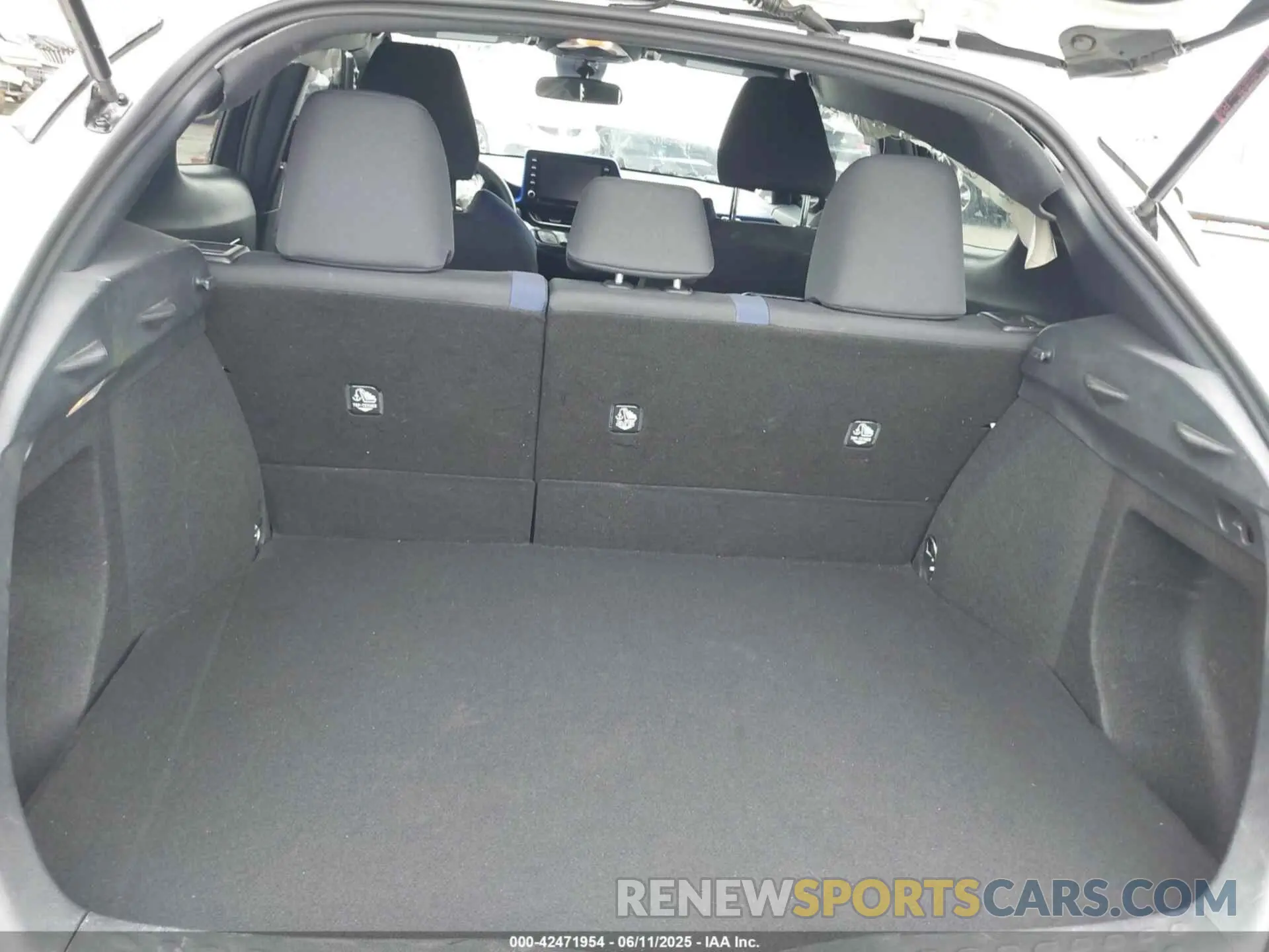 17 Photograph of a damaged car NMTKHMBX7LR116525 TOYOTA C-HR 2020