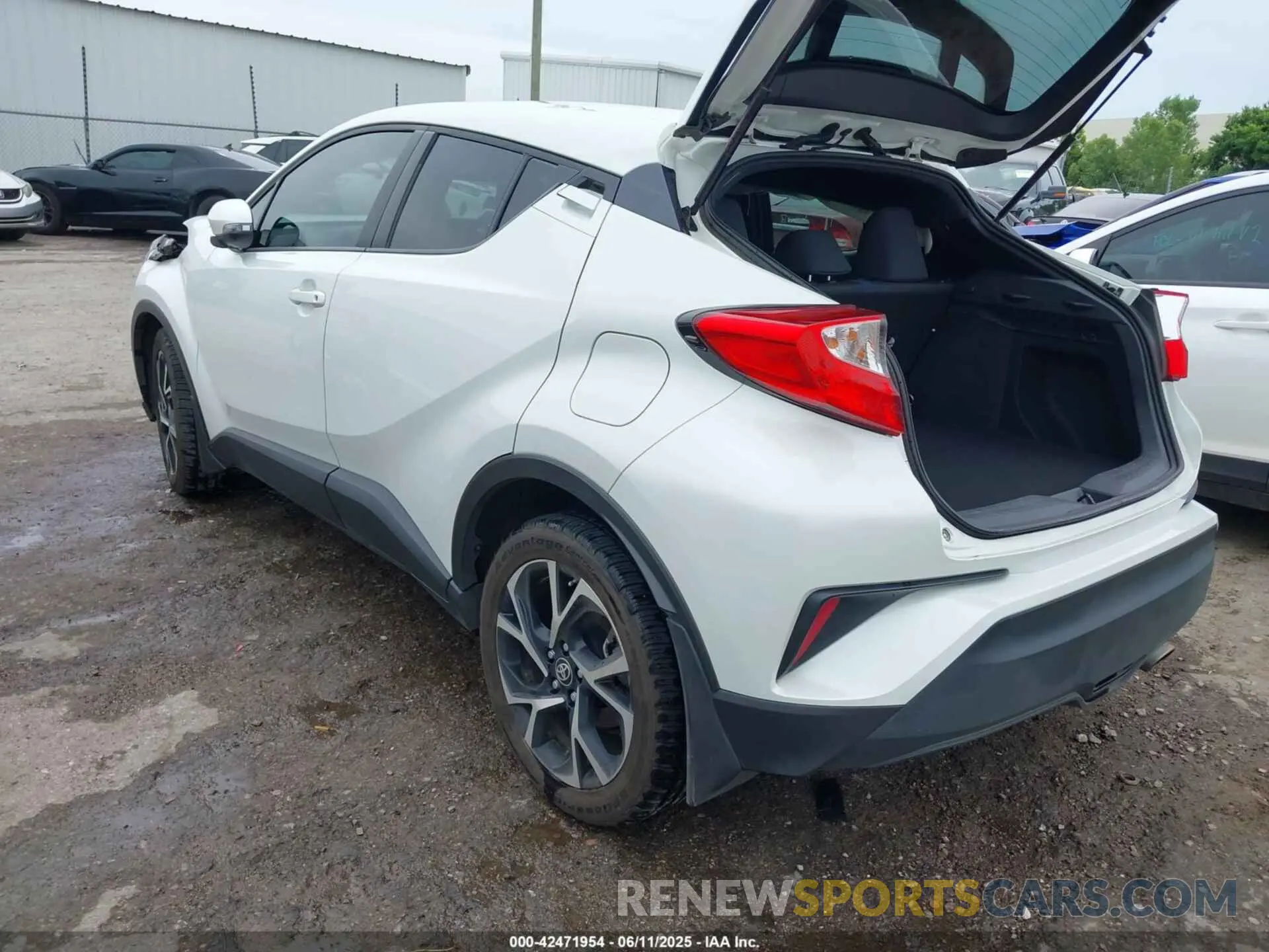 3 Photograph of a damaged car NMTKHMBX7LR116525 TOYOTA C-HR 2020