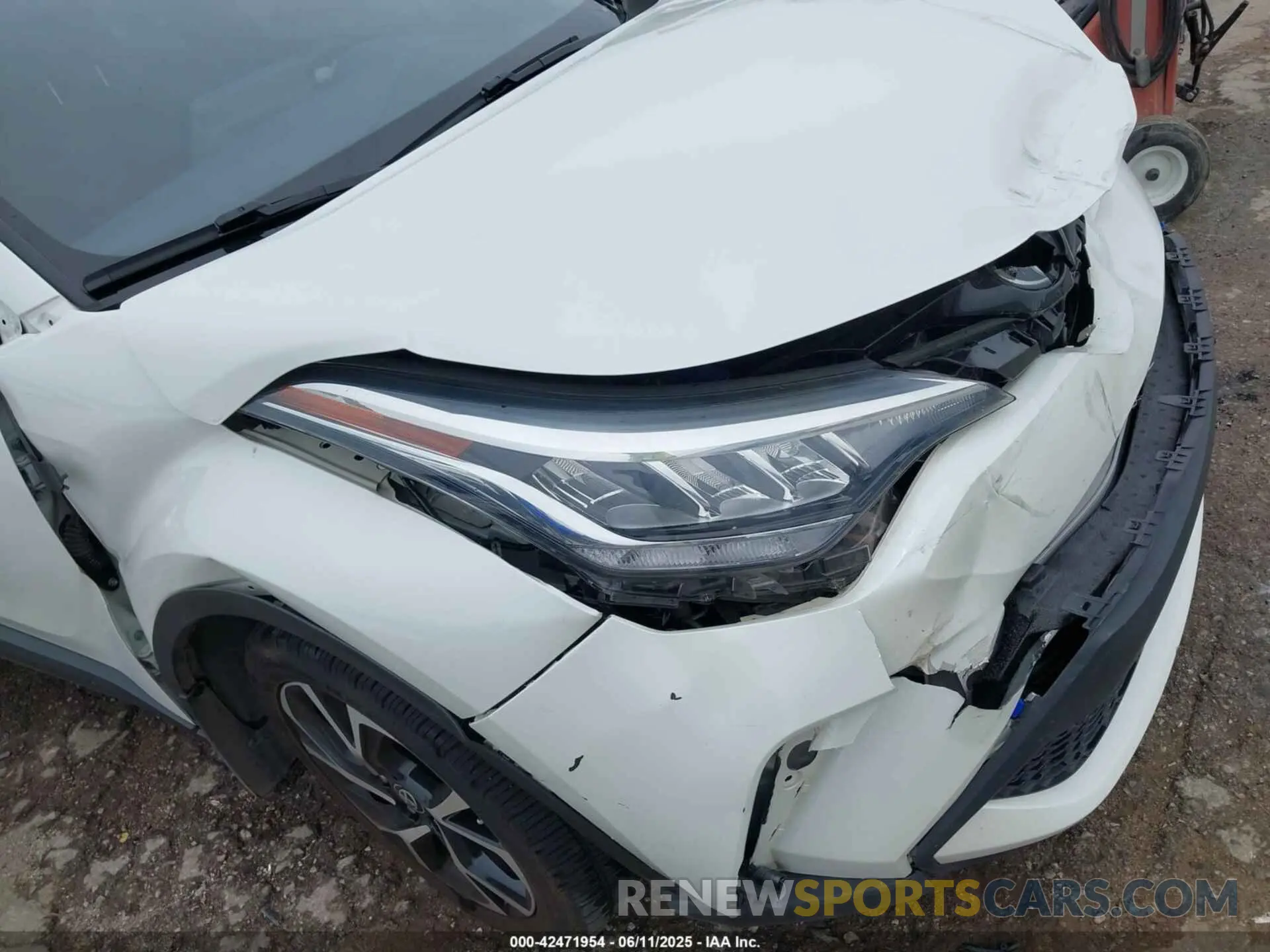 6 Photograph of a damaged car NMTKHMBX7LR116525 TOYOTA C-HR 2020