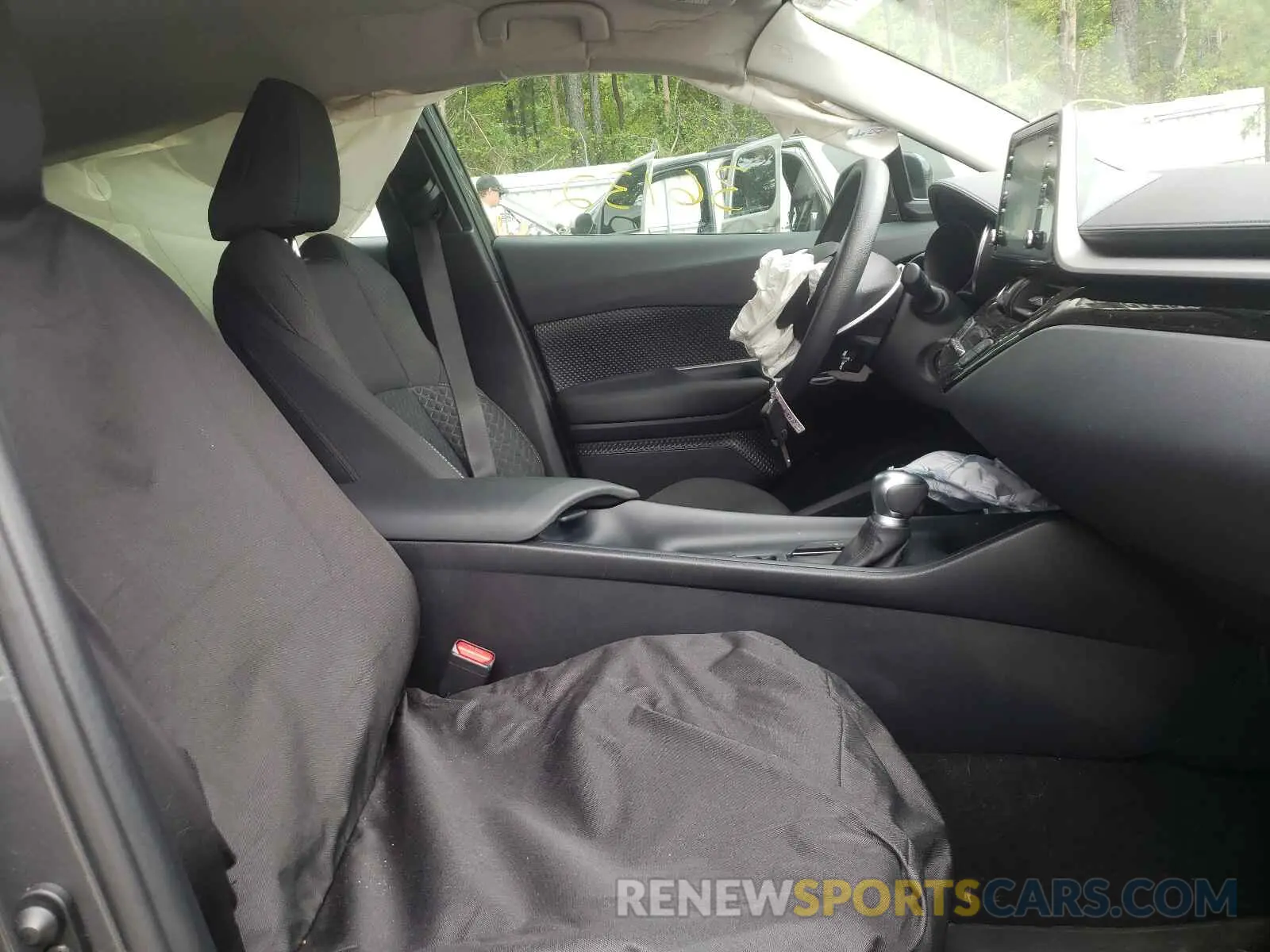 5 Photograph of a damaged car NMTKHMBX8LR110068 TOYOTA C-HR 2020