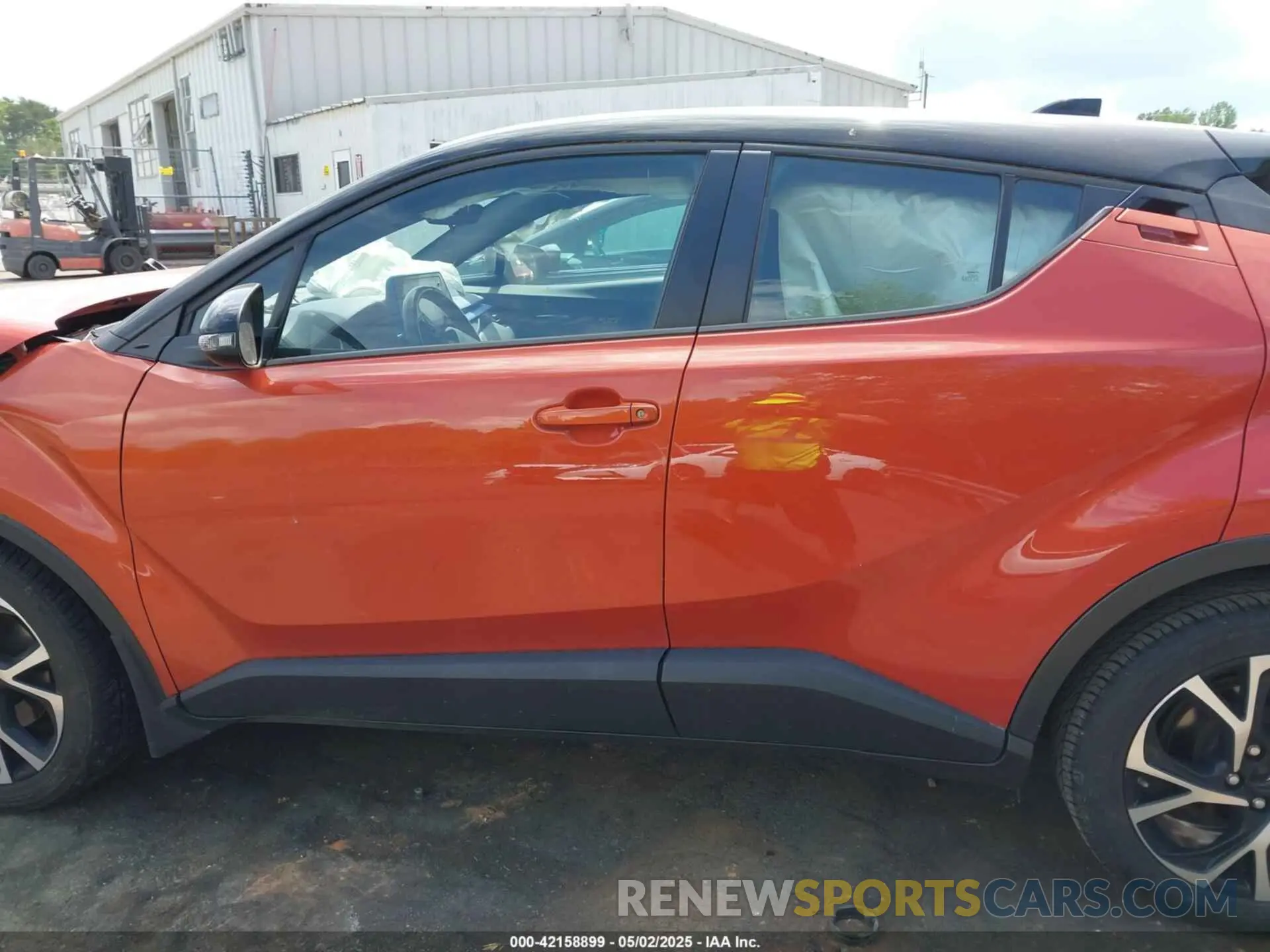 14 Photograph of a damaged car NMTKHMBX9LR107762 TOYOTA C-HR 2020