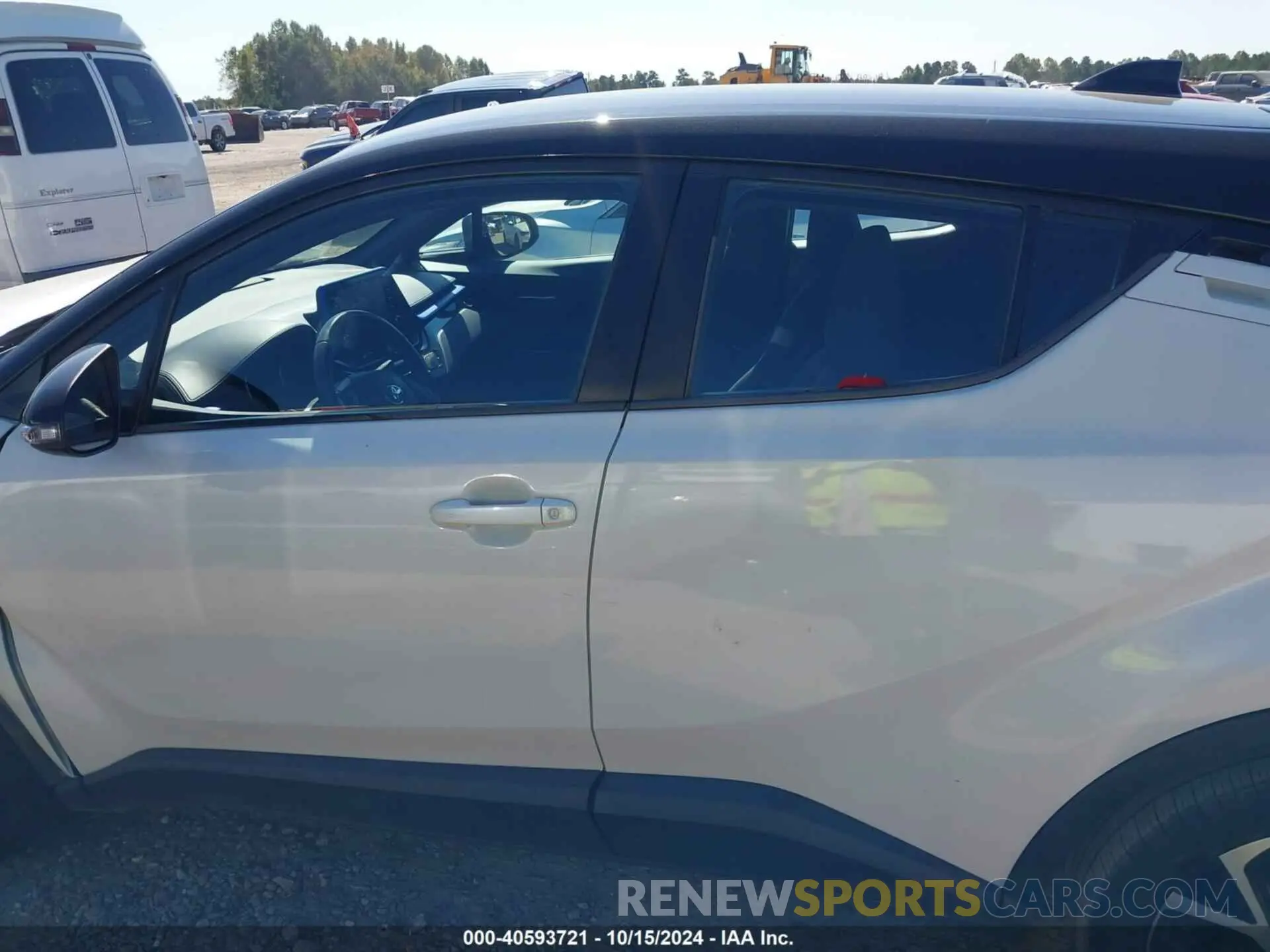 14 Photograph of a damaged car NMTKHMBX9LR114467 TOYOTA C-HR 2020