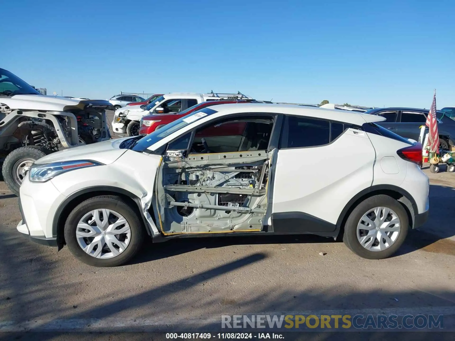 14 Photograph of a damaged car NMTKHMBXXLR118477 TOYOTA C-HR 2020