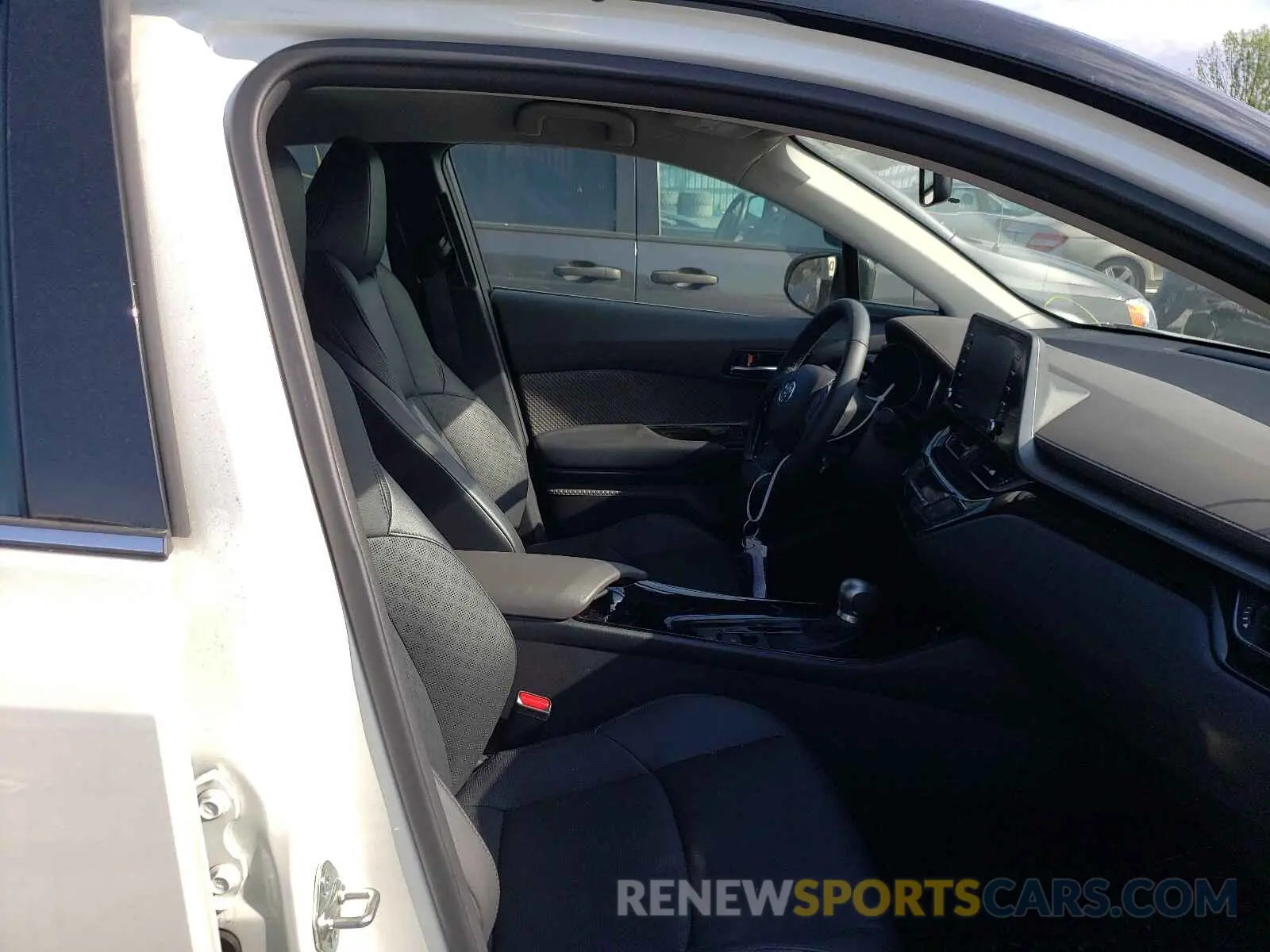 5 Photograph of a damaged car JTNKHMBX0M1095108 TOYOTA C-HR 2021