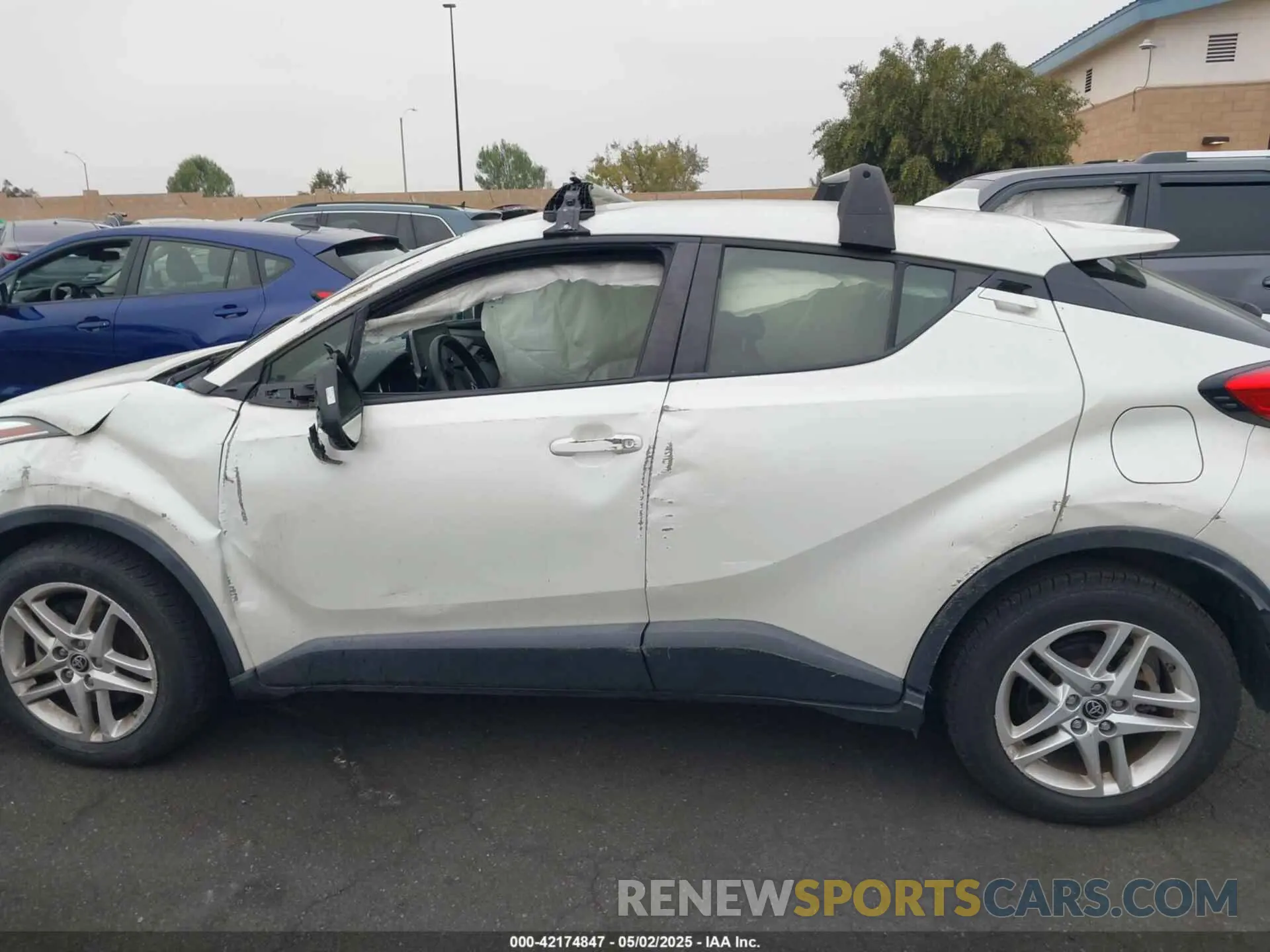 14 Photograph of a damaged car JTNKHMBX3M1125332 TOYOTA C-HR 2021