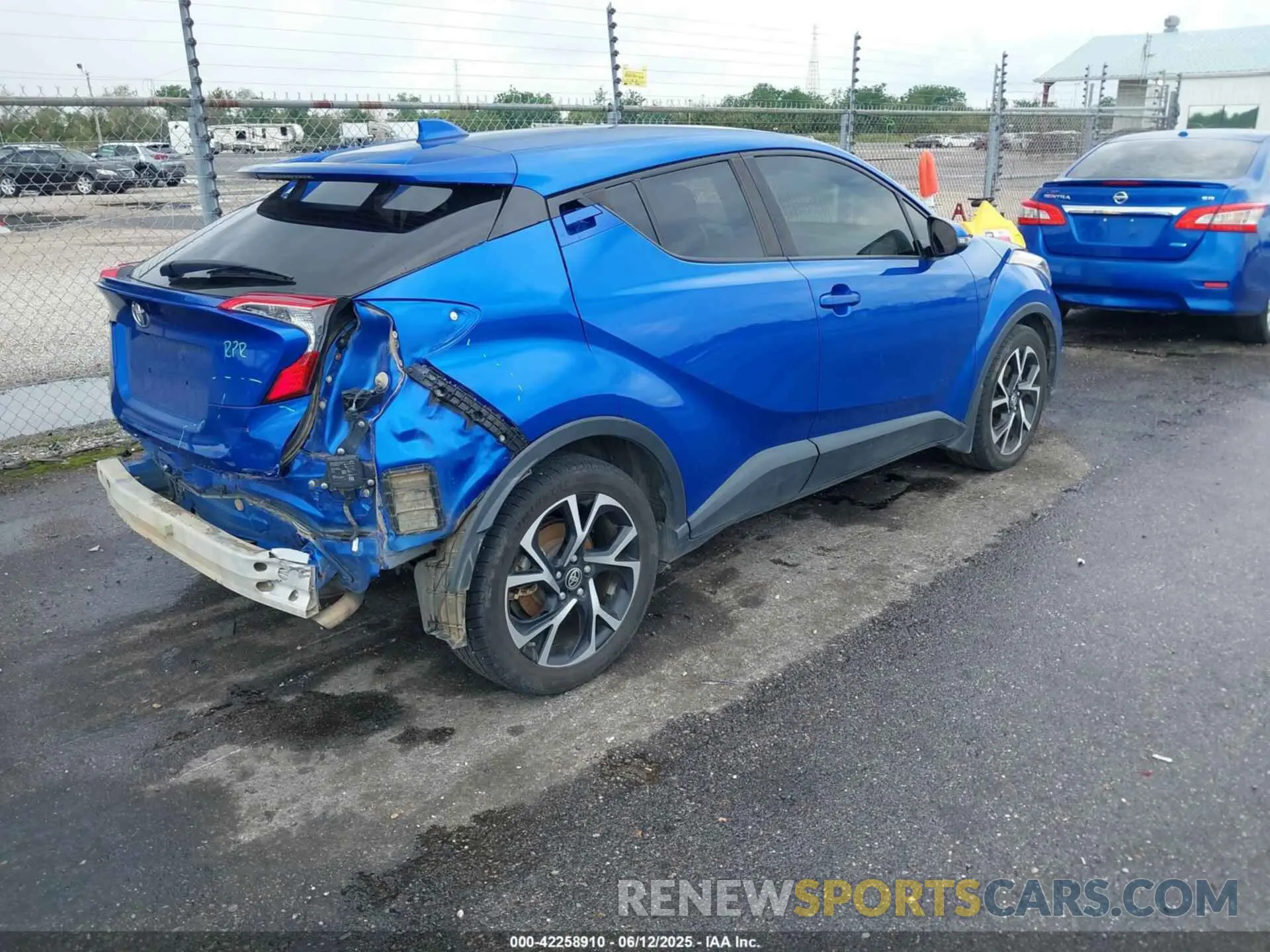 4 Photograph of a damaged car JTNKHMBX4M1114324 TOYOTA C-HR 2021