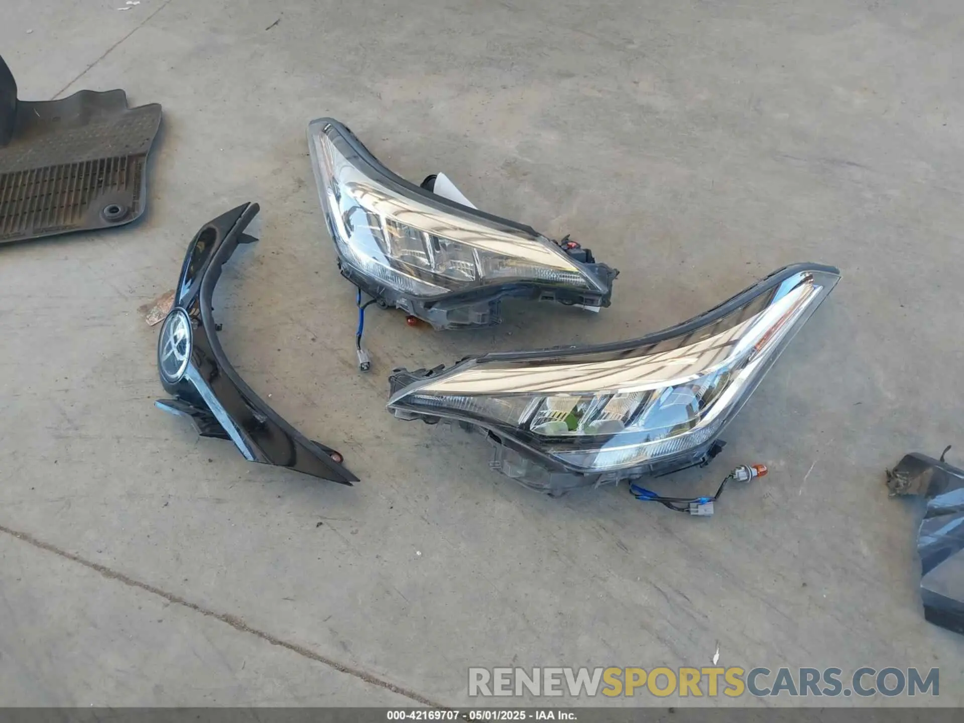 12 Photograph of a damaged car JTNKHMBX5M1129253 TOYOTA C-HR 2021