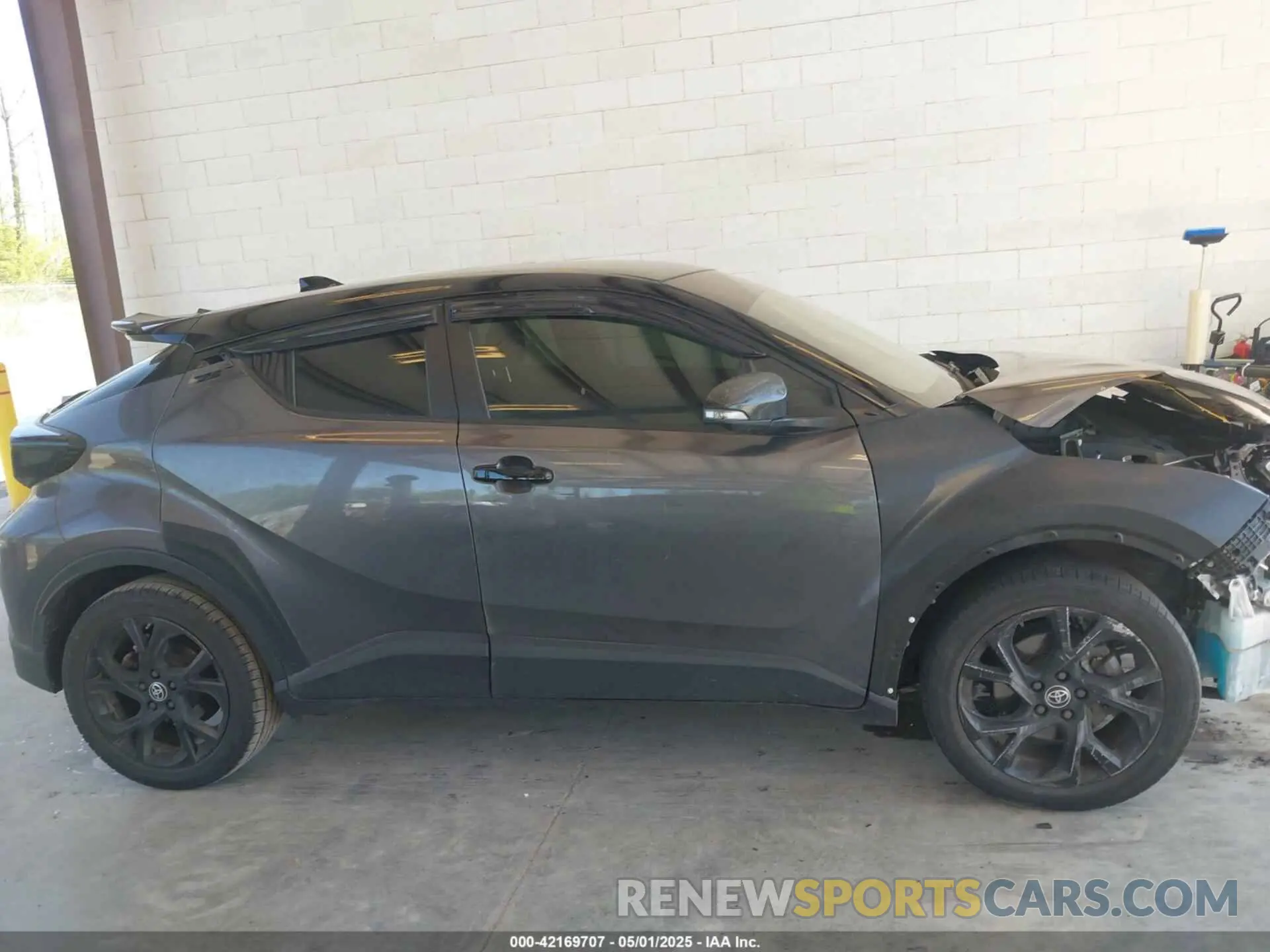 14 Photograph of a damaged car JTNKHMBX5M1129253 TOYOTA C-HR 2021