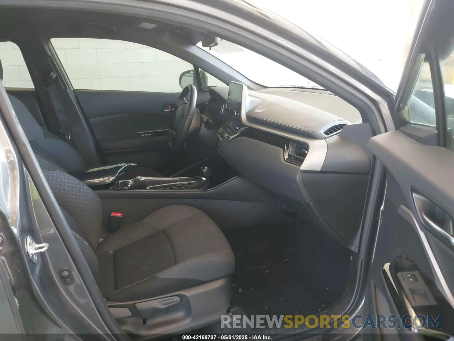 5 Photograph of a damaged car JTNKHMBX5M1129253 TOYOTA C-HR 2021