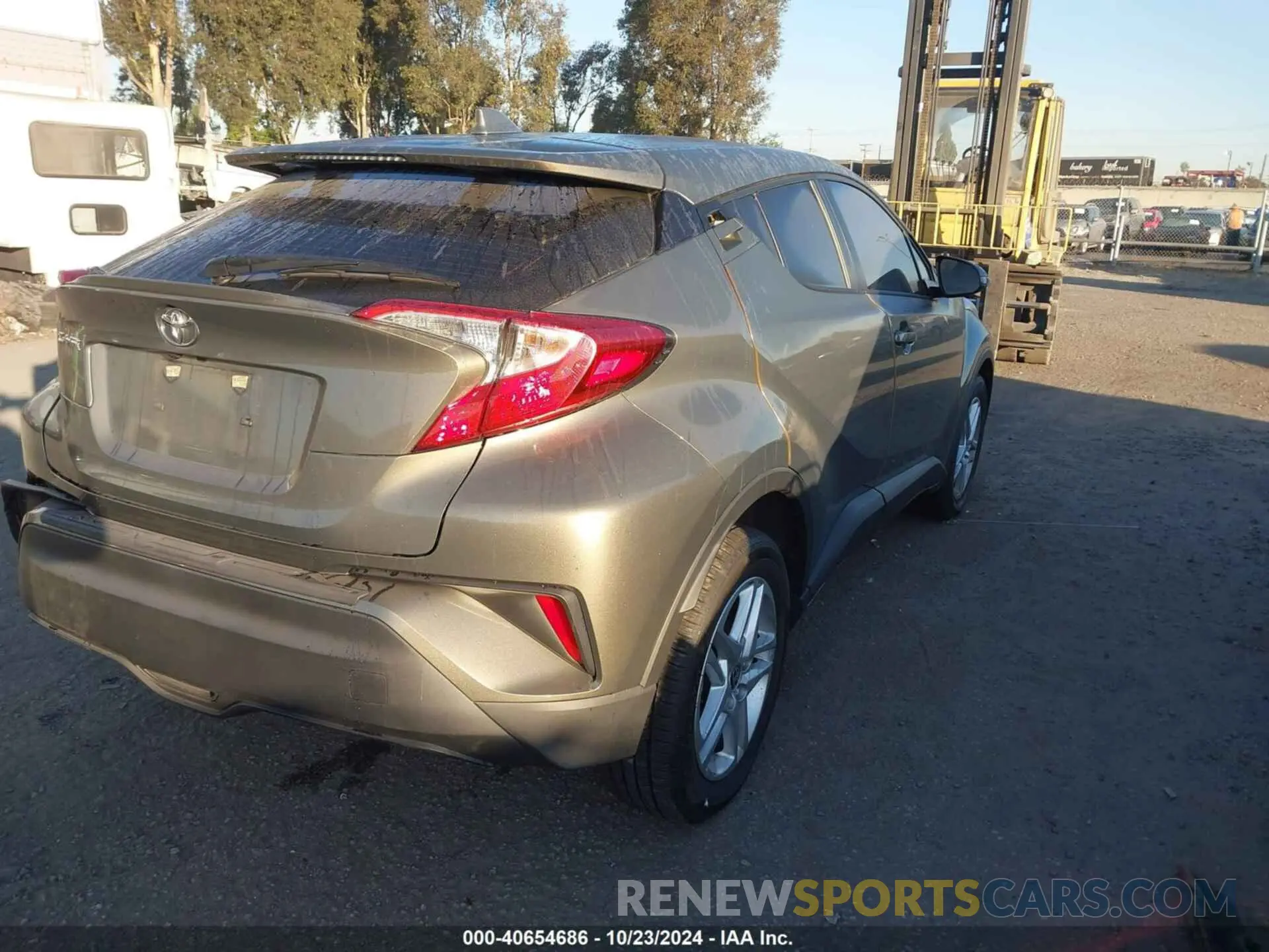 4 Photograph of a damaged car JTNKHMBX6M1097123 TOYOTA C-HR 2021