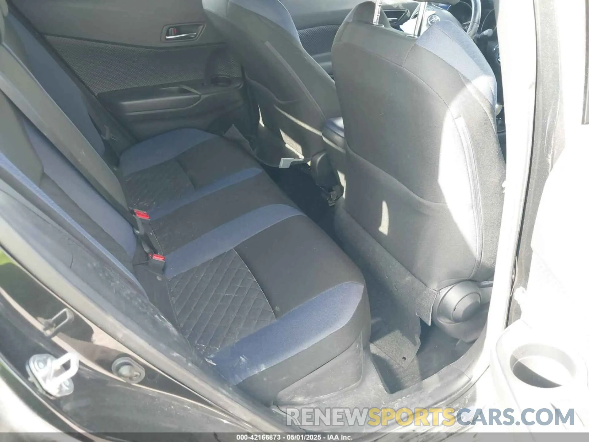 8 Photograph of a damaged car JTNKHMBX6M1110579 TOYOTA C-HR 2021