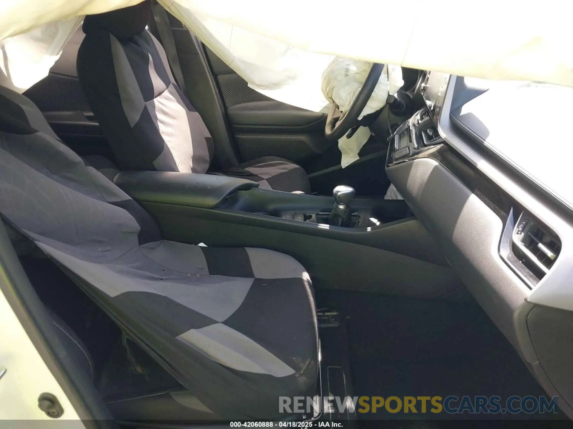 5 Photograph of a damaged car JTNKHMBX7M1106637 TOYOTA C-HR 2021