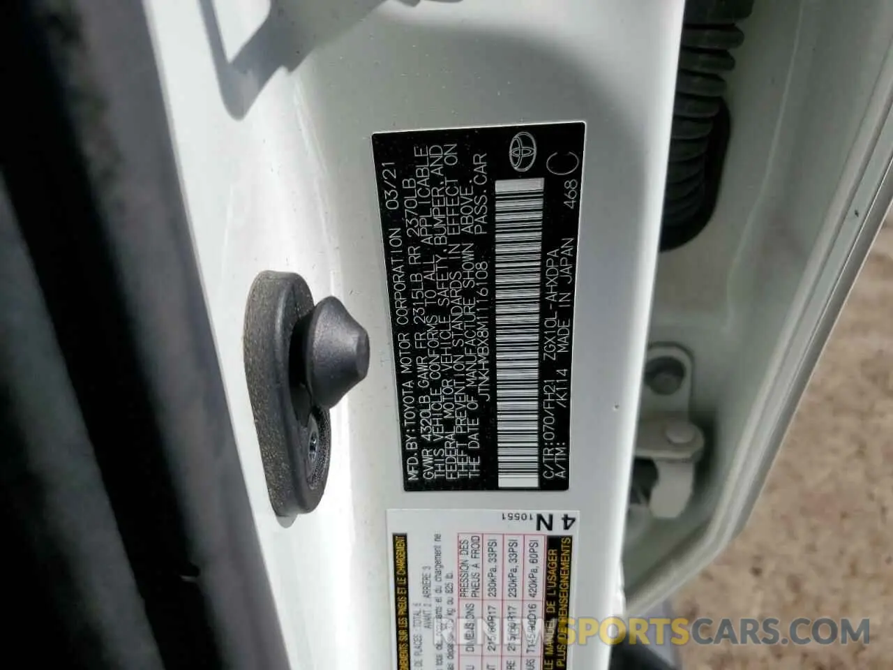12 Фотография поврежденного автомобиля JTNKHMBX8M1116108 TOYOTA C-HR 2021