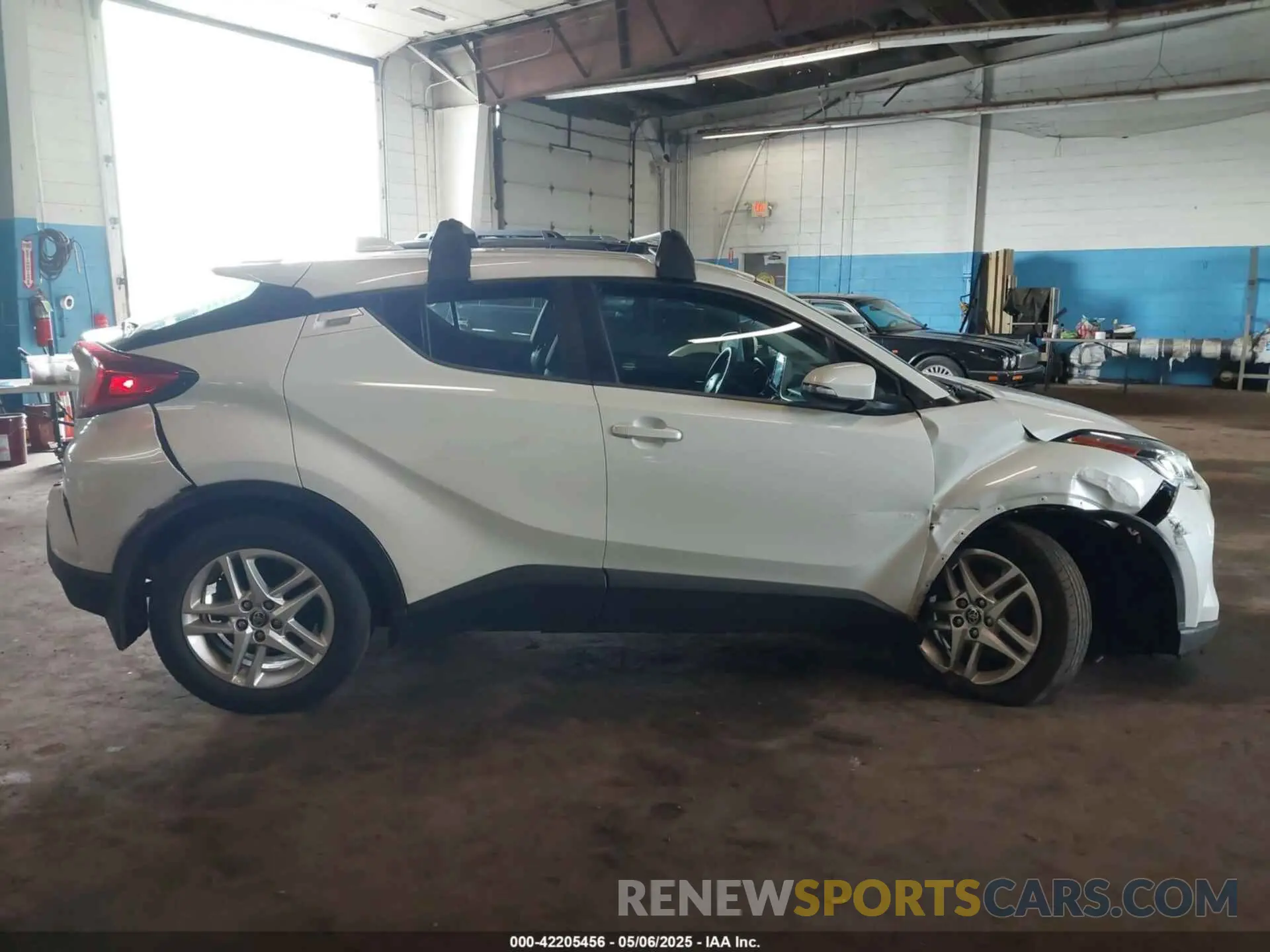 13 Фотография поврежденного автомобиля NMTKHMBX2MR120886 TOYOTA C-HR 2021