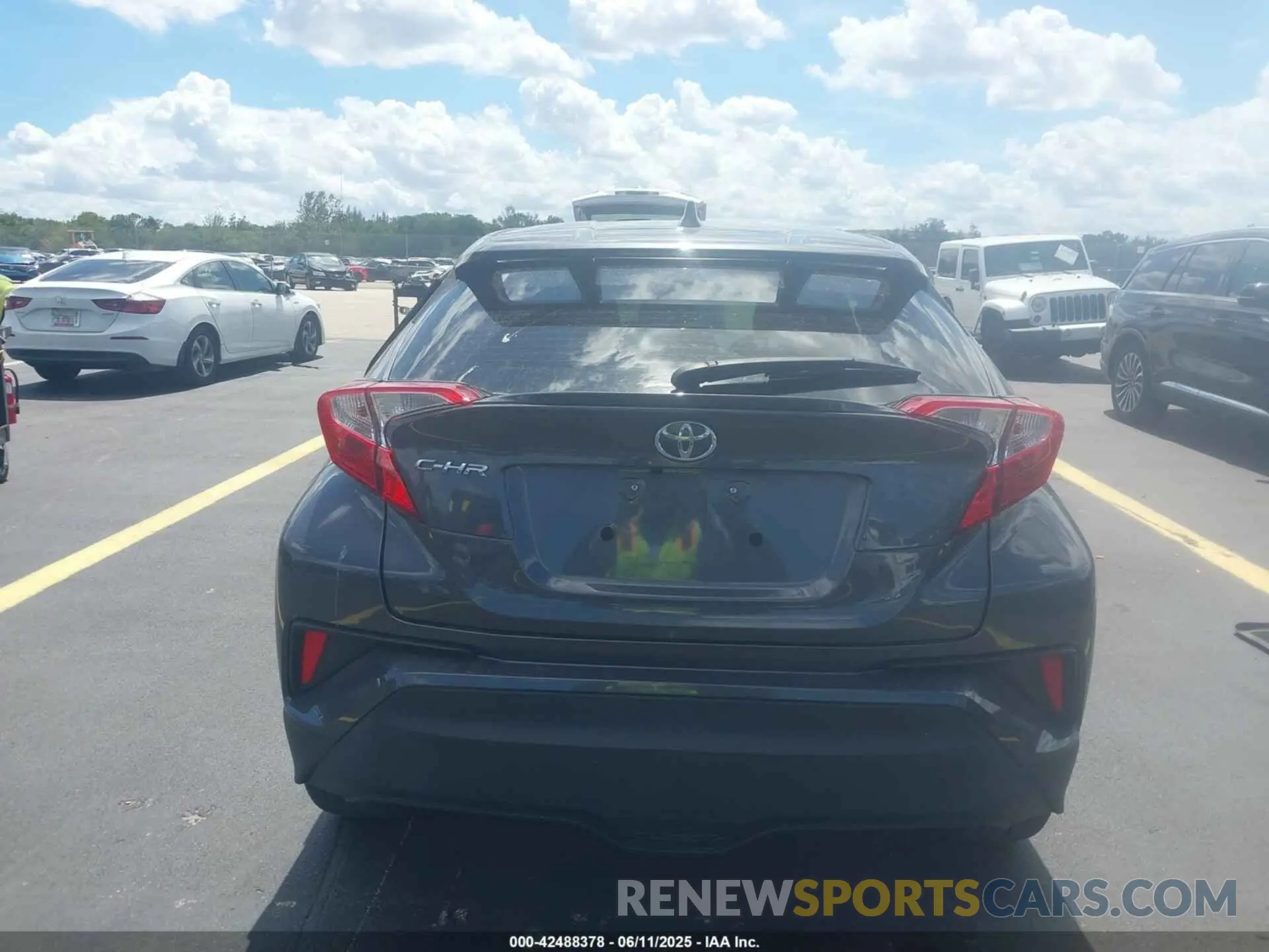 16 Photograph of a damaged car NMTKHMBX2MR138210 TOYOTA C-HR 2021
