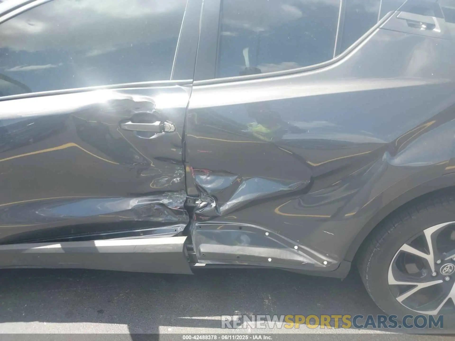 6 Photograph of a damaged car NMTKHMBX2MR138210 TOYOTA C-HR 2021