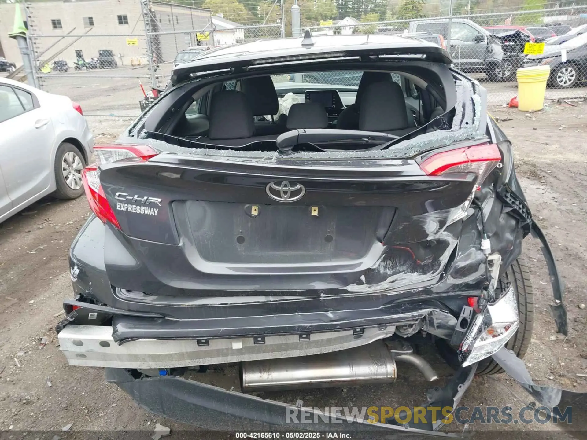 17 Photograph of a damaged car NMTKHMBX3MR125580 TOYOTA C-HR 2021